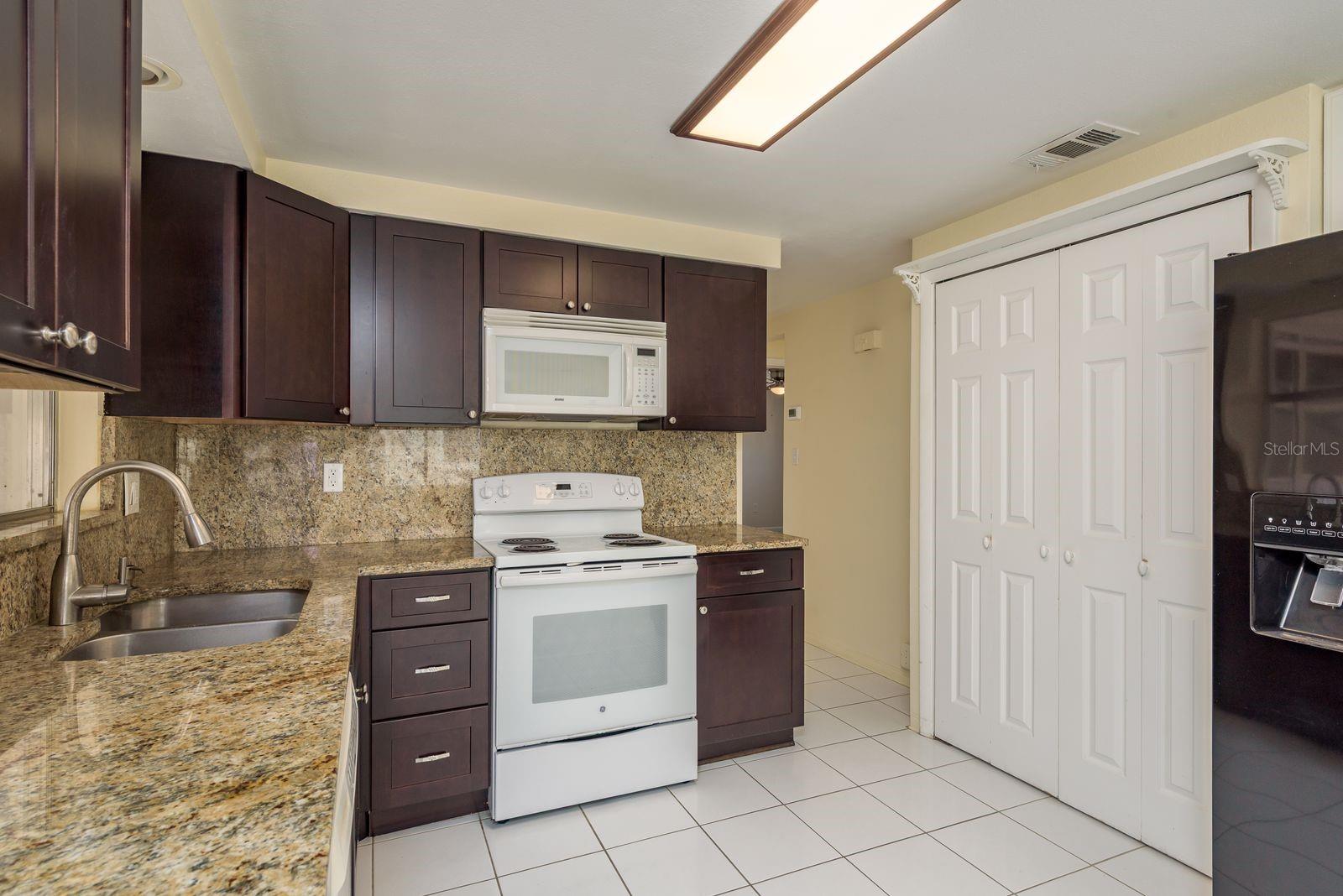 Image 6 of 30 For 4842 Odyssey Avenue