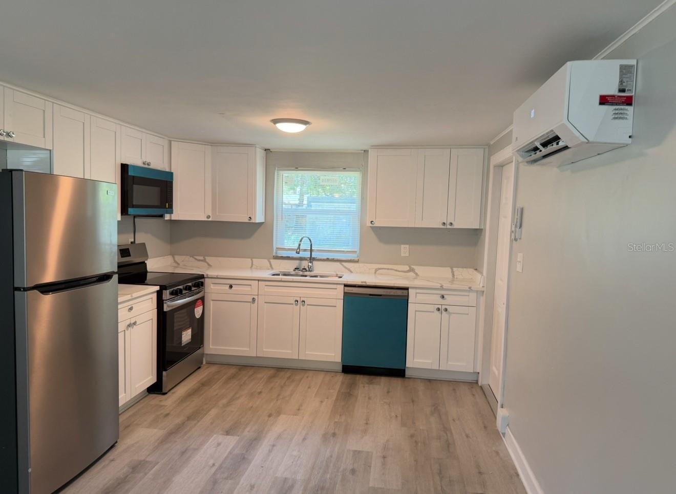 Image 13 of 15 For 5904 Kingsview Lane