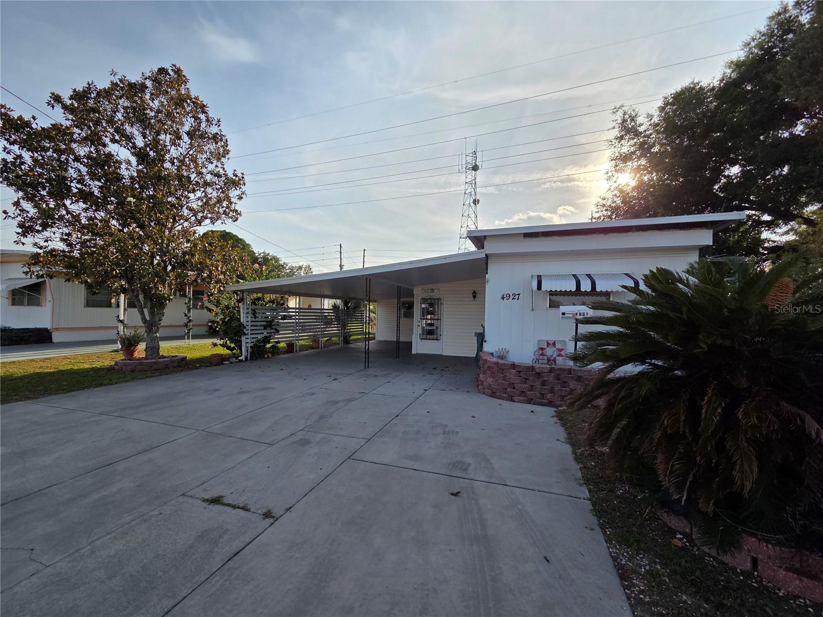 Image 2 of 50 For 4927 Coral Street