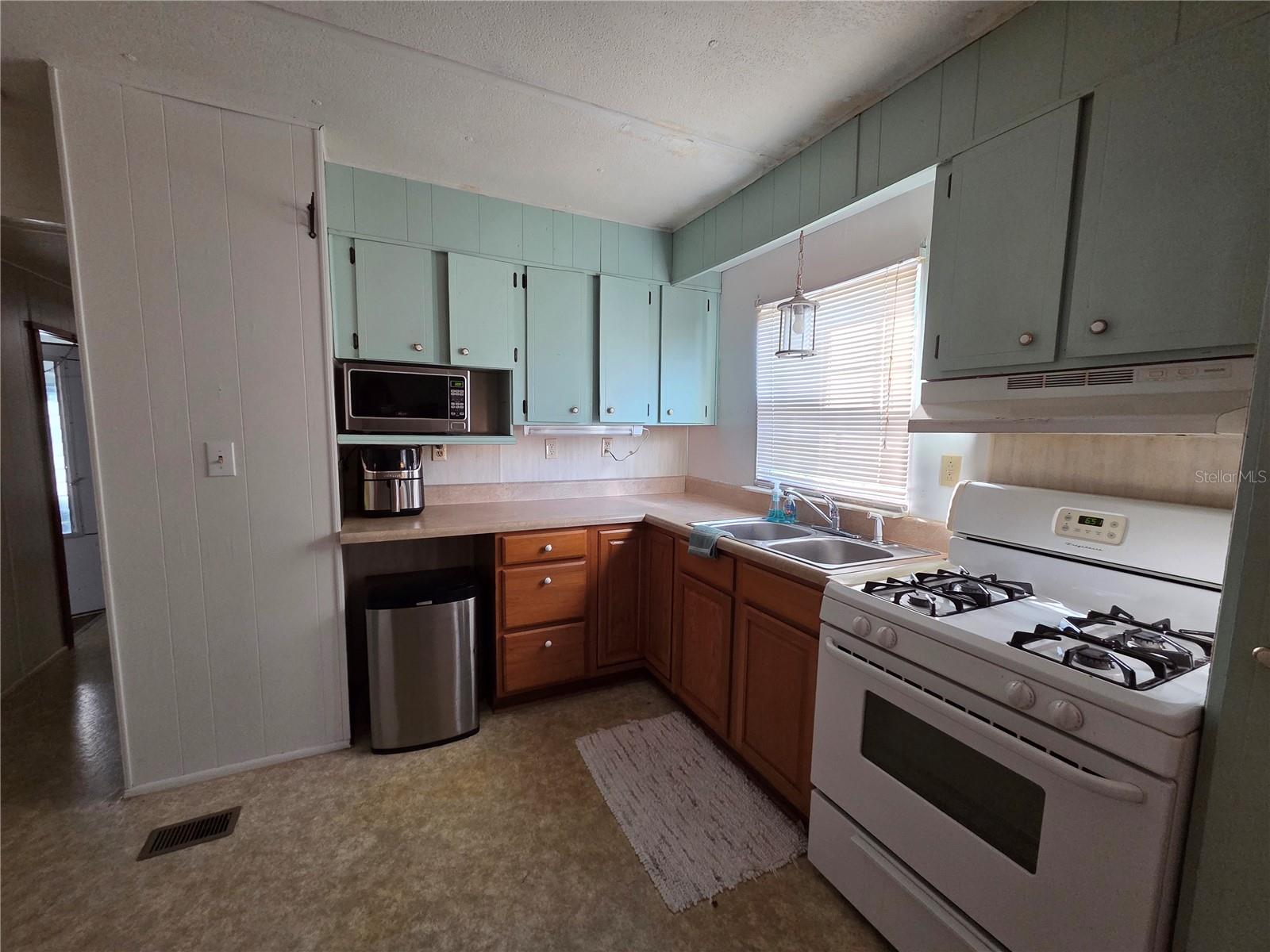 Image 38 of 50 For 4927 Coral Street