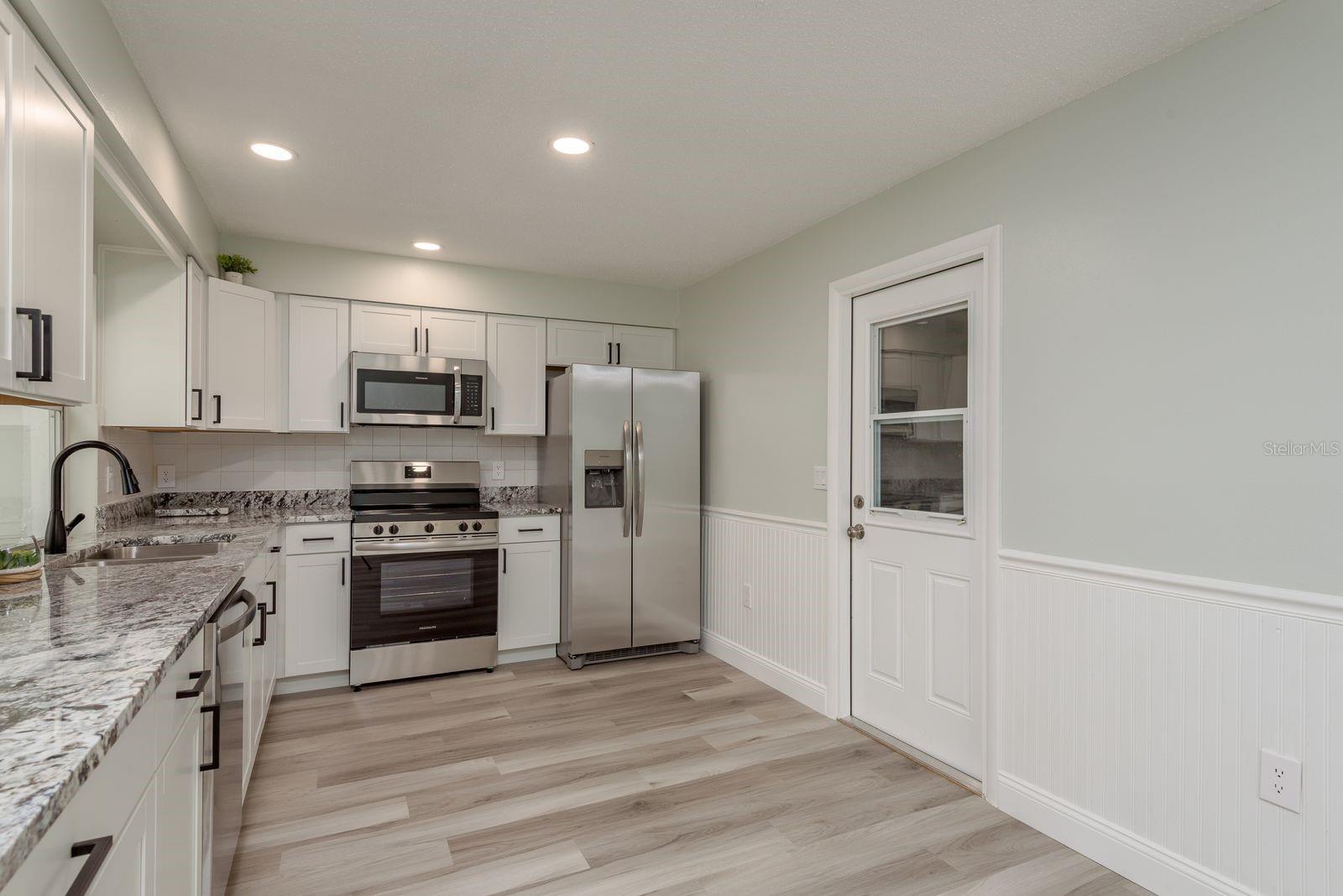 Listing photo id 8 for 10841 Casa Grande Avenue