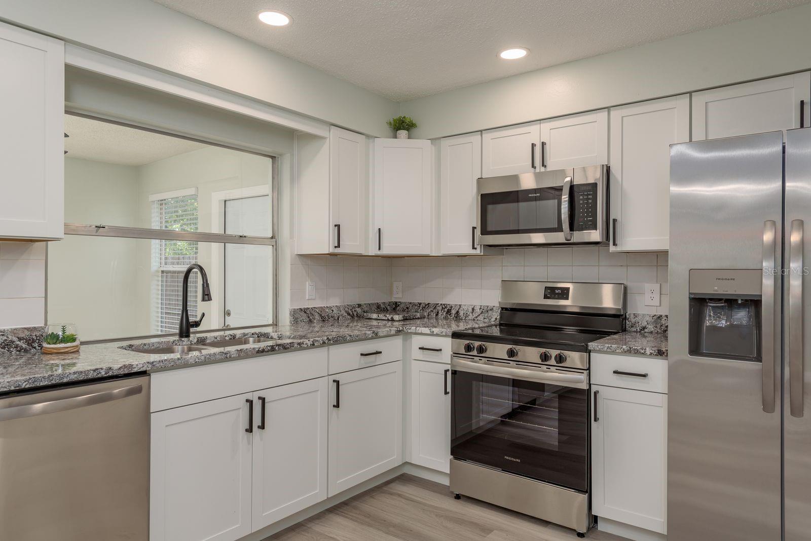 Listing photo id 9 for 10841 Casa Grande Avenue