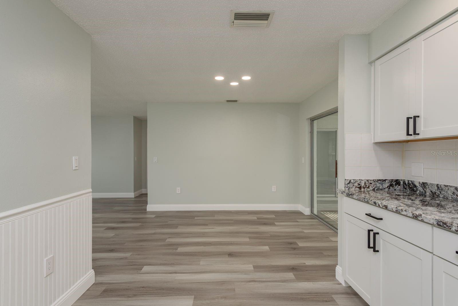 Listing photo id 10 for 10841 Casa Grande Avenue