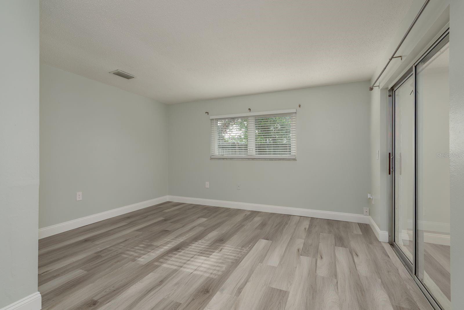 Listing photo id 14 for 10841 Casa Grande Avenue
