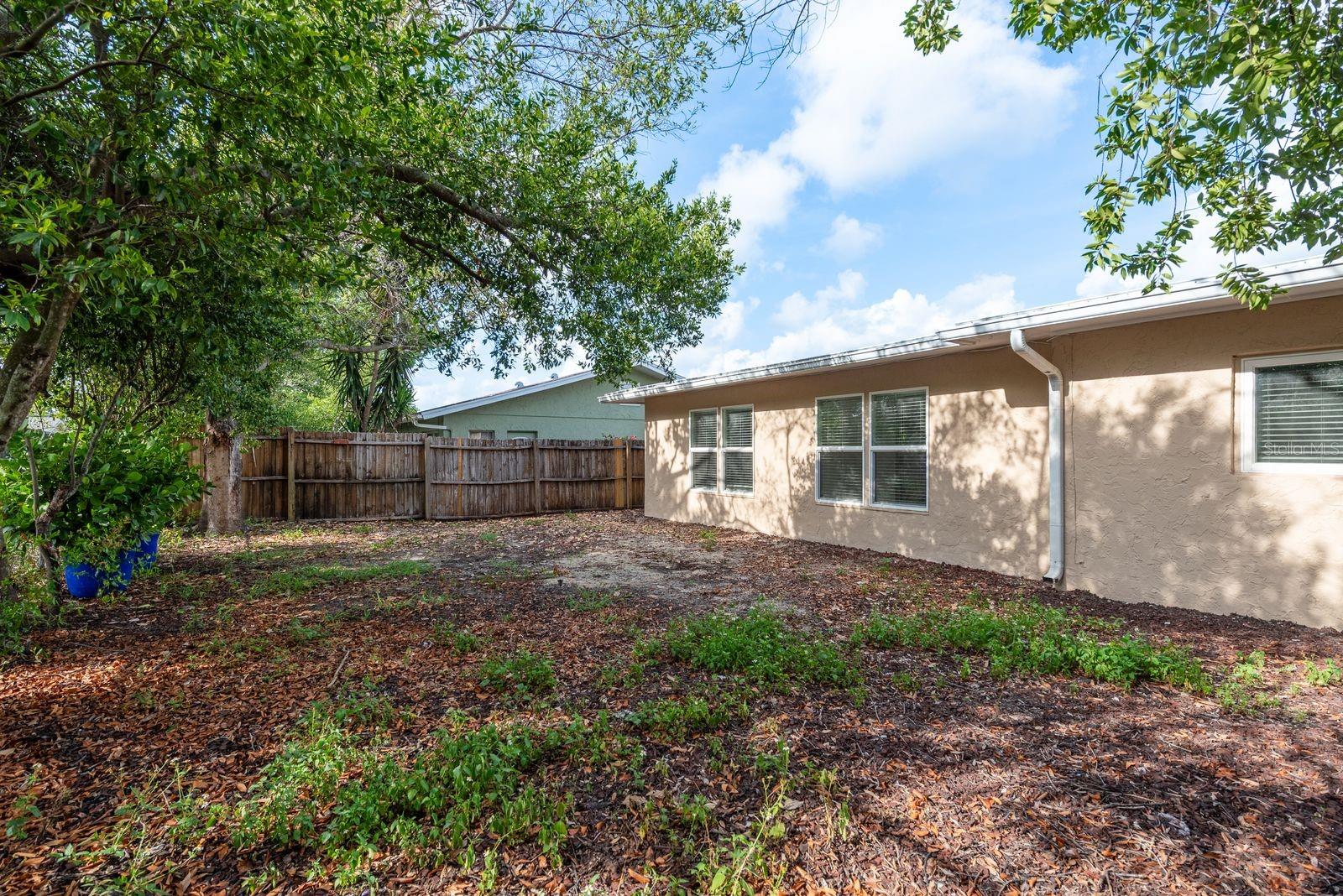 Listing photo id 22 for 10841 Casa Grande Avenue