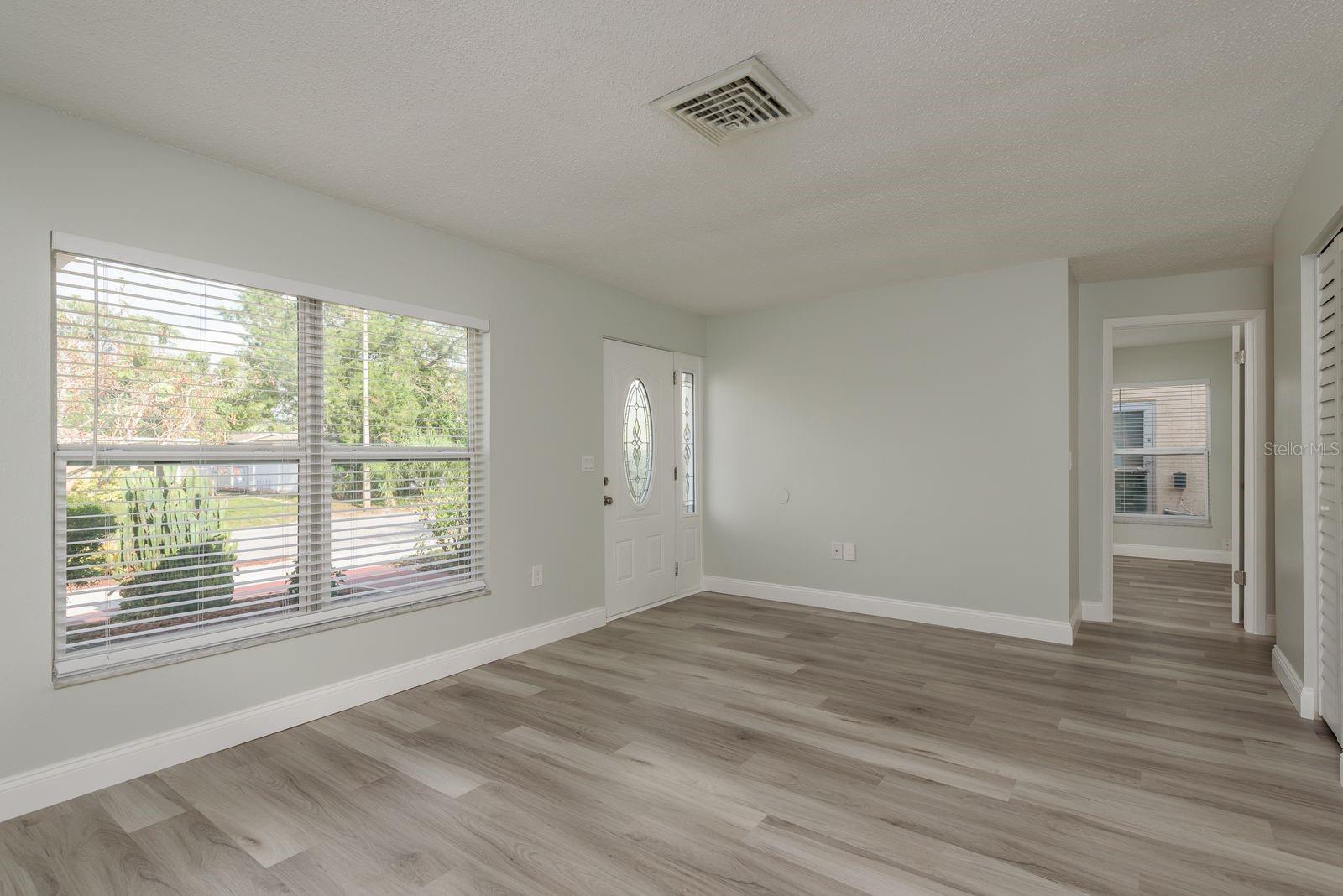 Listing photo id 4 for 10841 Casa Grande Avenue