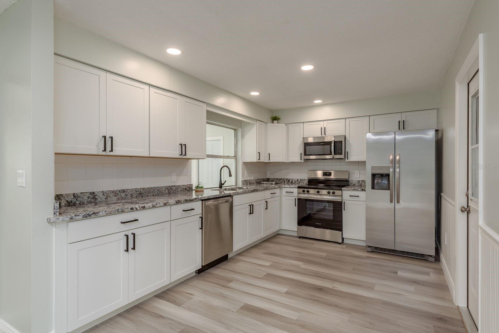 Listing photo id 7 for 10841 Casa Grande Avenue