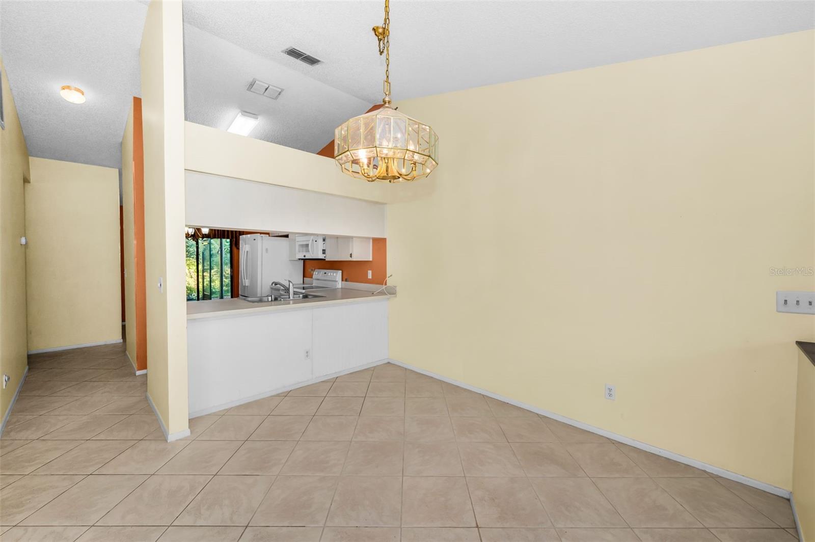 Image 15 of 61 For 3500 Magnolia Ridge Circle 405