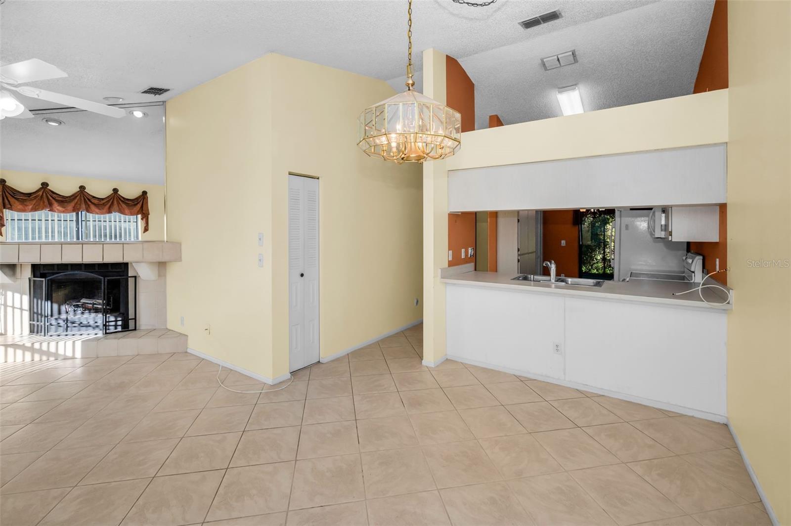 Image 18 of 61 For 3500 Magnolia Ridge Circle 405