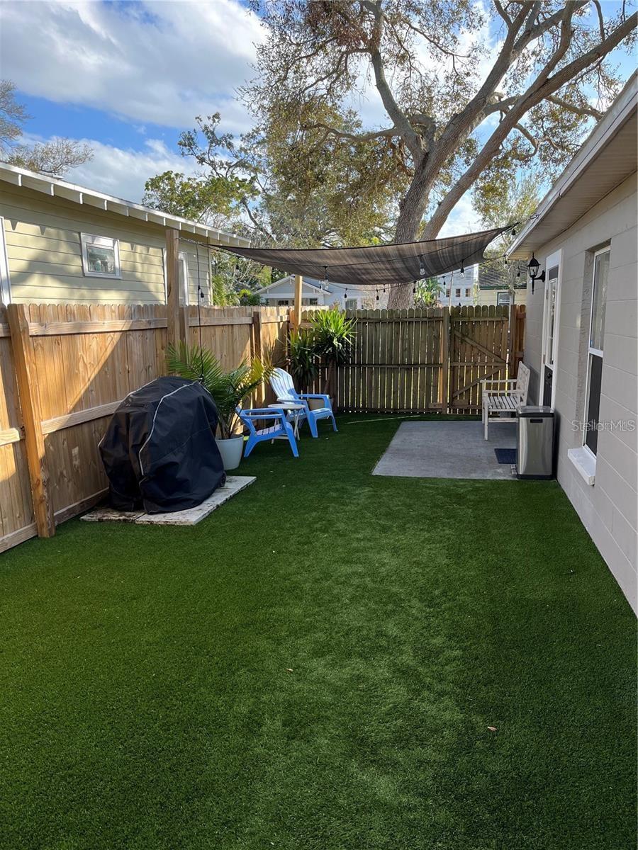 Listing photo id 15 for 2745 4th Avenue S