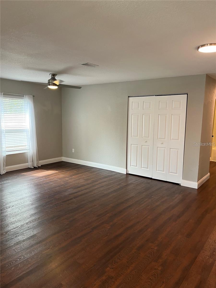 Listing photo id 5 for 2745 4th Avenue S