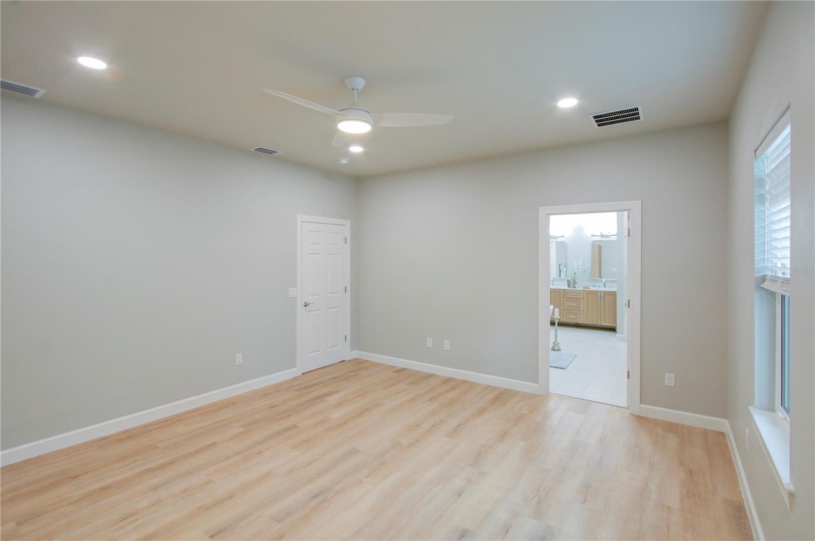 Image 20 of 37 For 494 39th Avenue N