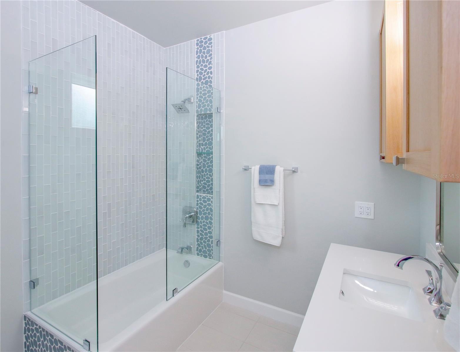 Image 32 of 37 For 494 39th Avenue N