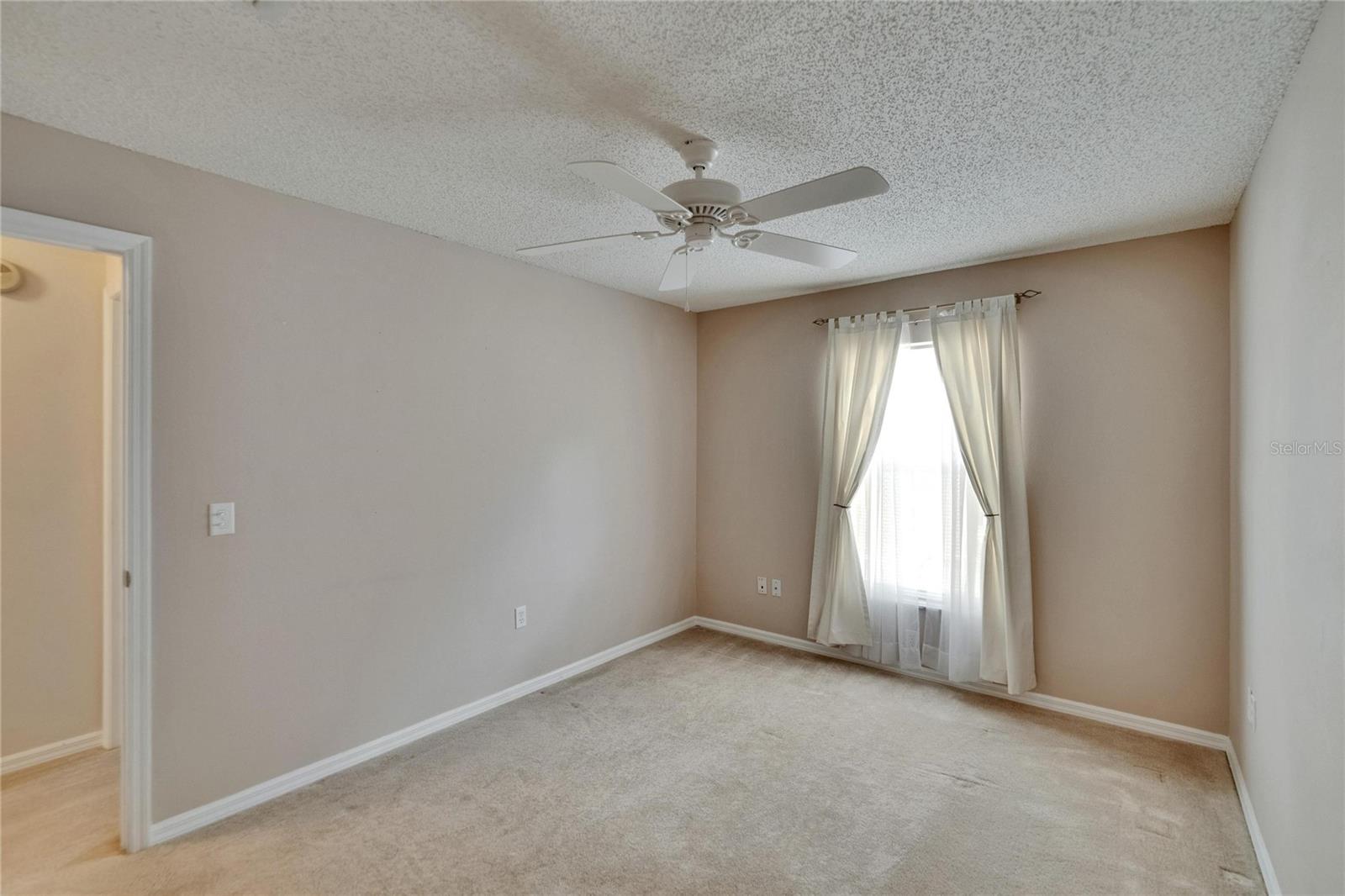 Image 23 of 37 For 2527 Wrencrest Circle