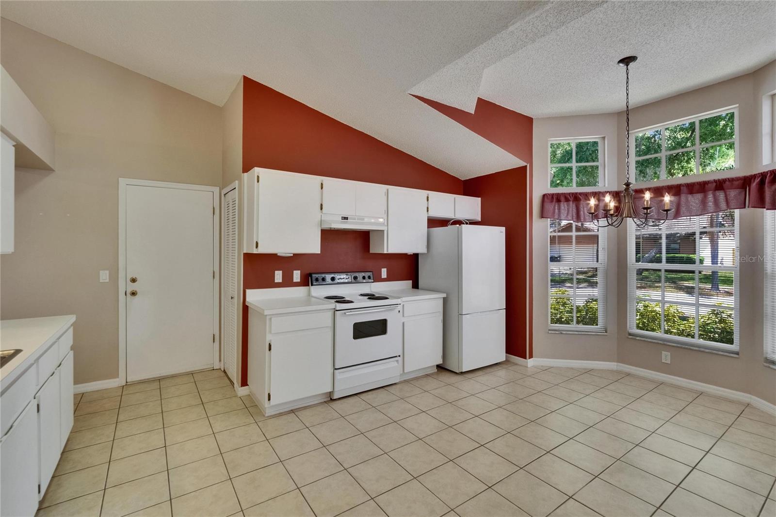 Image 6 of 37 For 2527 Wrencrest Circle