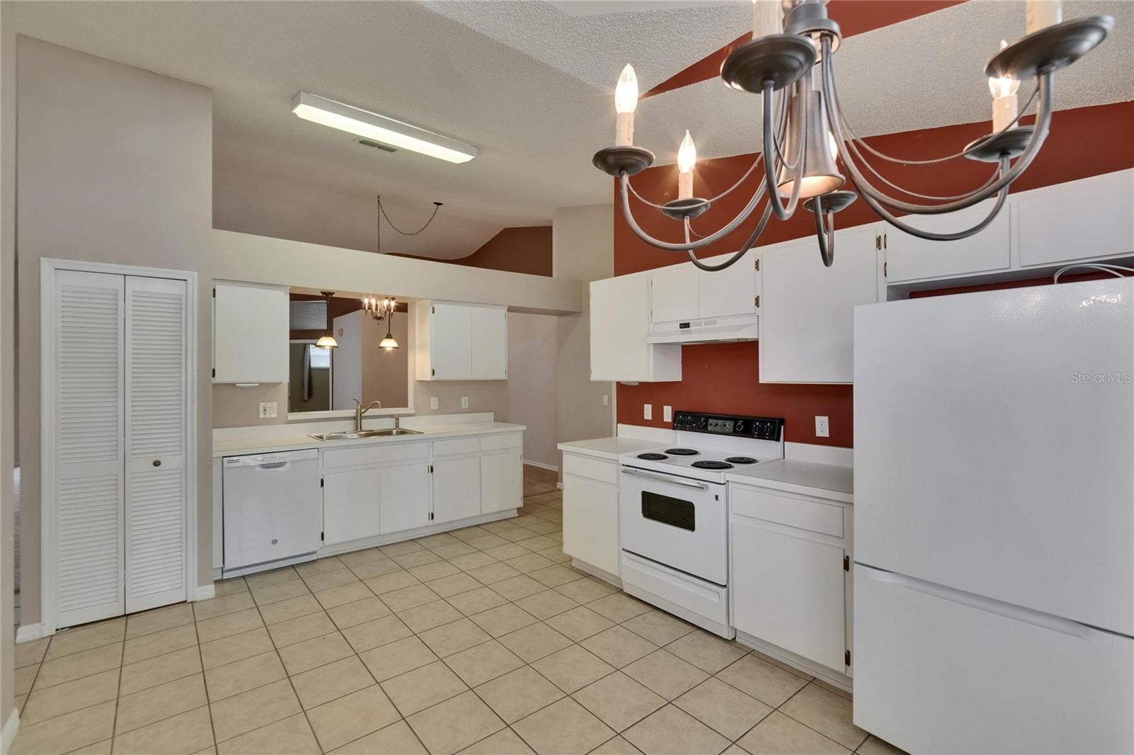 Image 7 of 37 For 2527 Wrencrest Circle