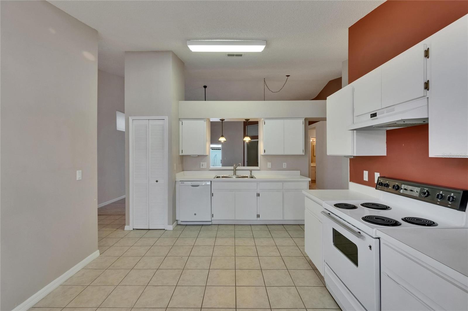 Image 8 of 37 For 2527 Wrencrest Circle