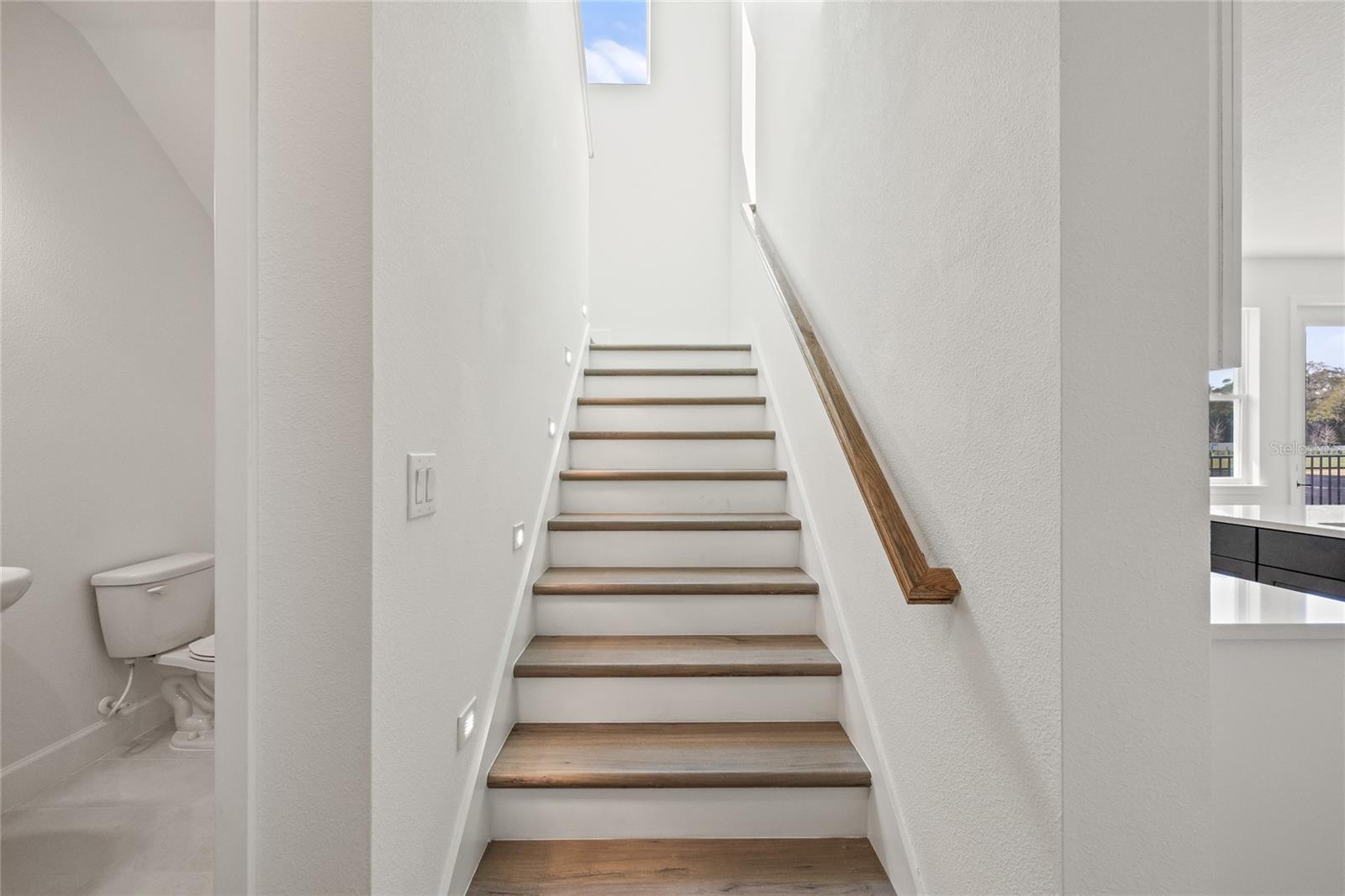 Image 20 of 39 For 2039 Amelia Bay Place