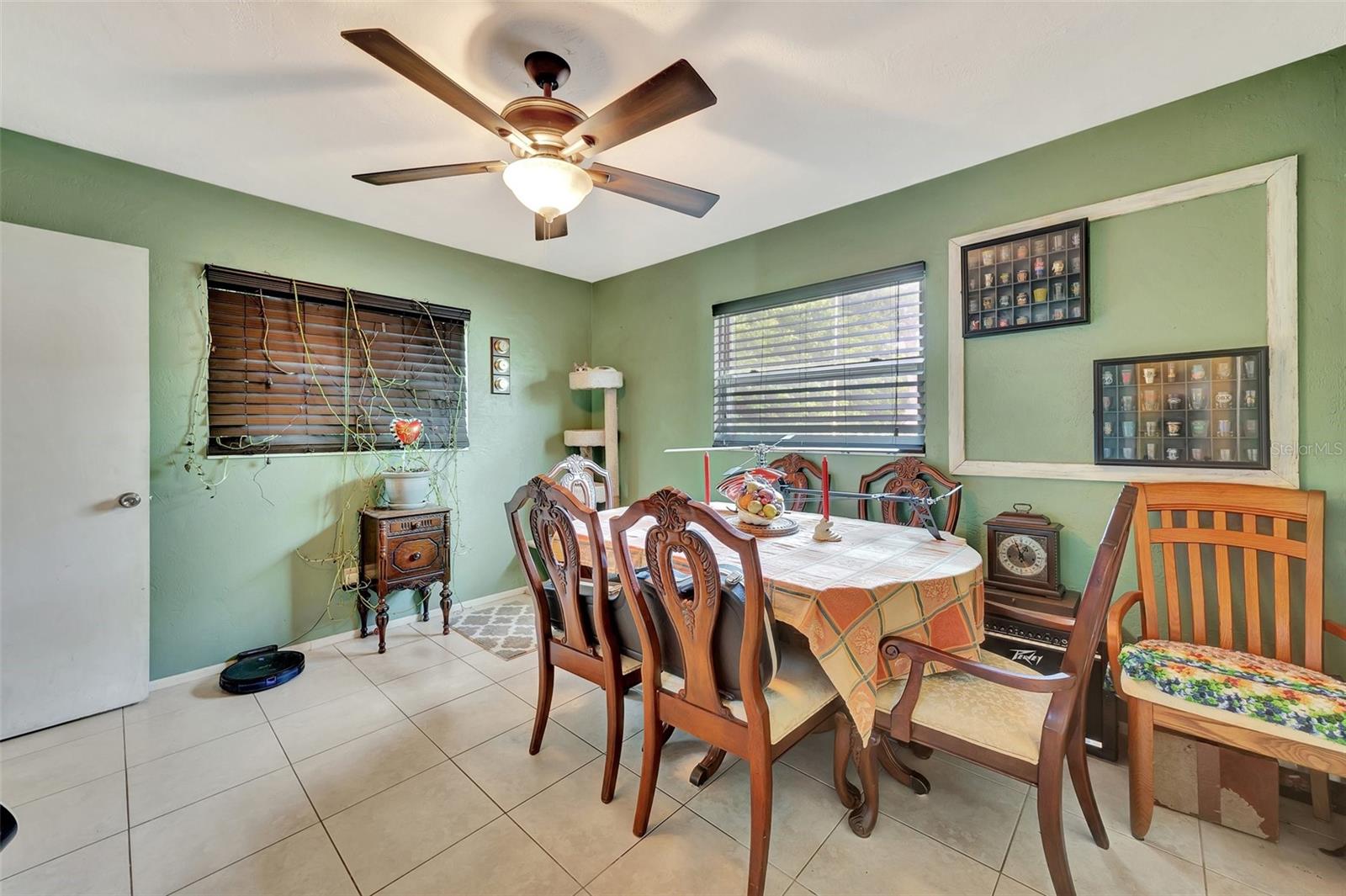 Image 10 of 20 For 1524 Essex Drive N