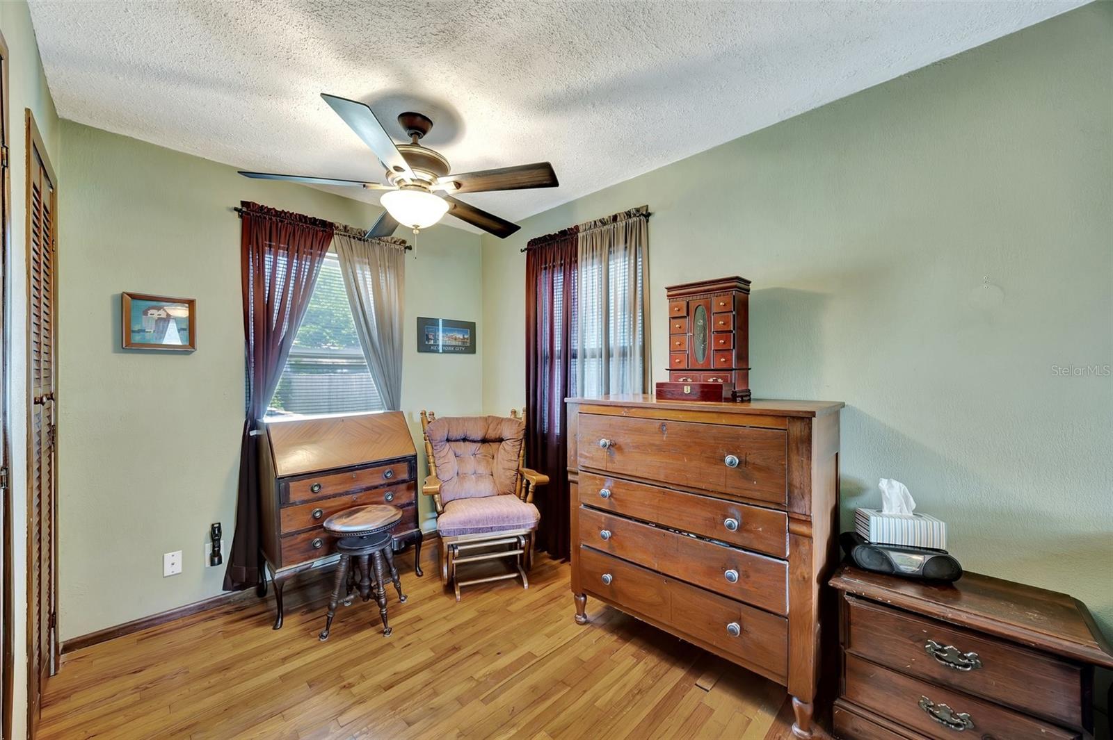 Image 15 of 20 For 1524 Essex Drive N