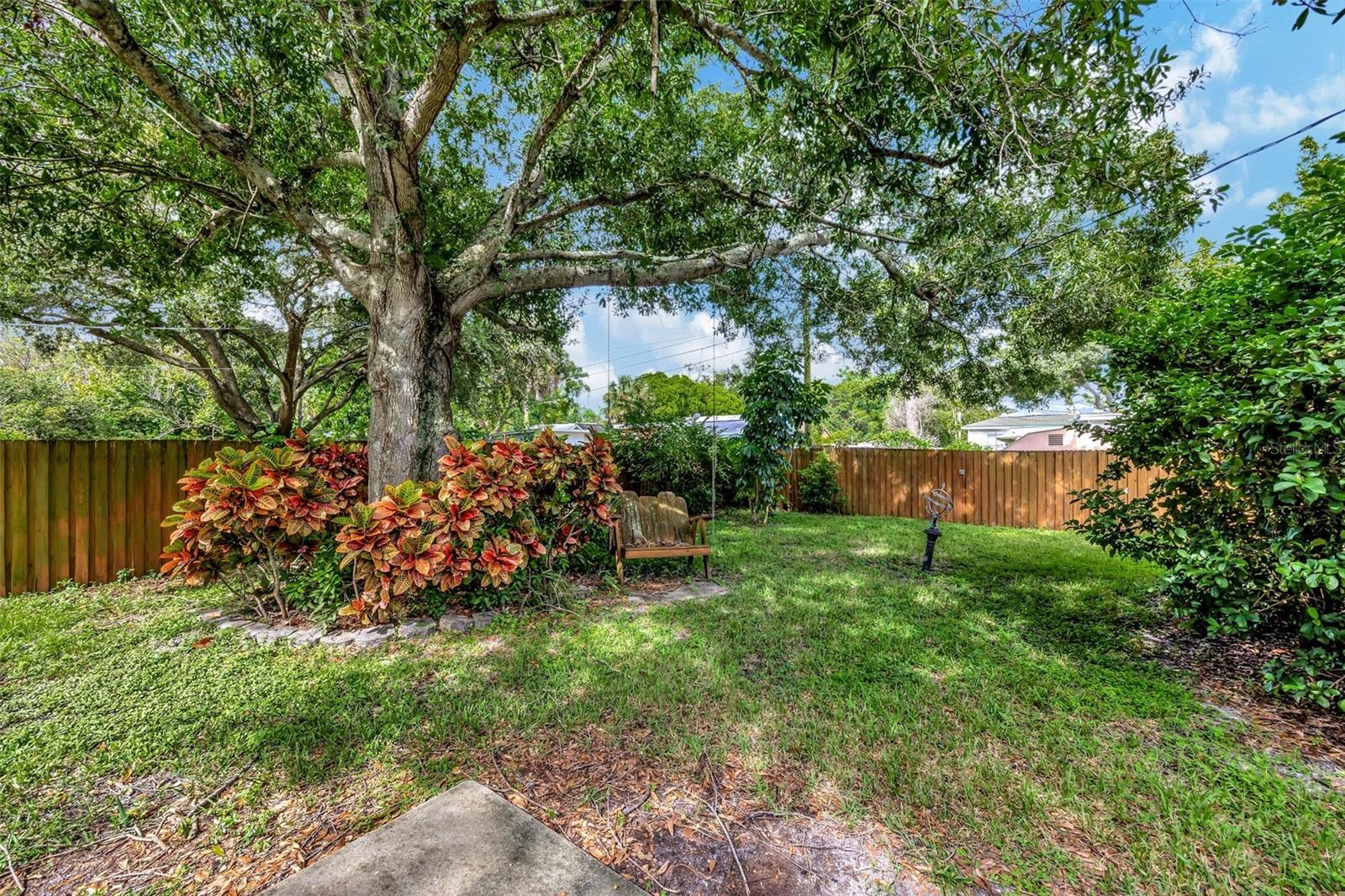 Image 17 of 20 For 1524 Essex Drive N
