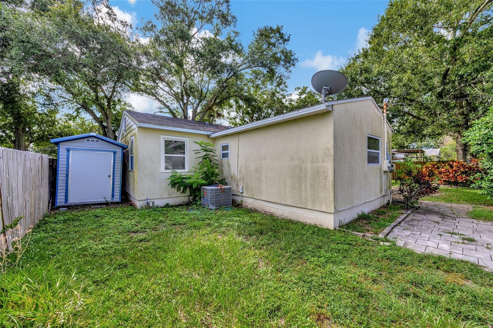 Image 18 of 20 For 1524 Essex Drive N