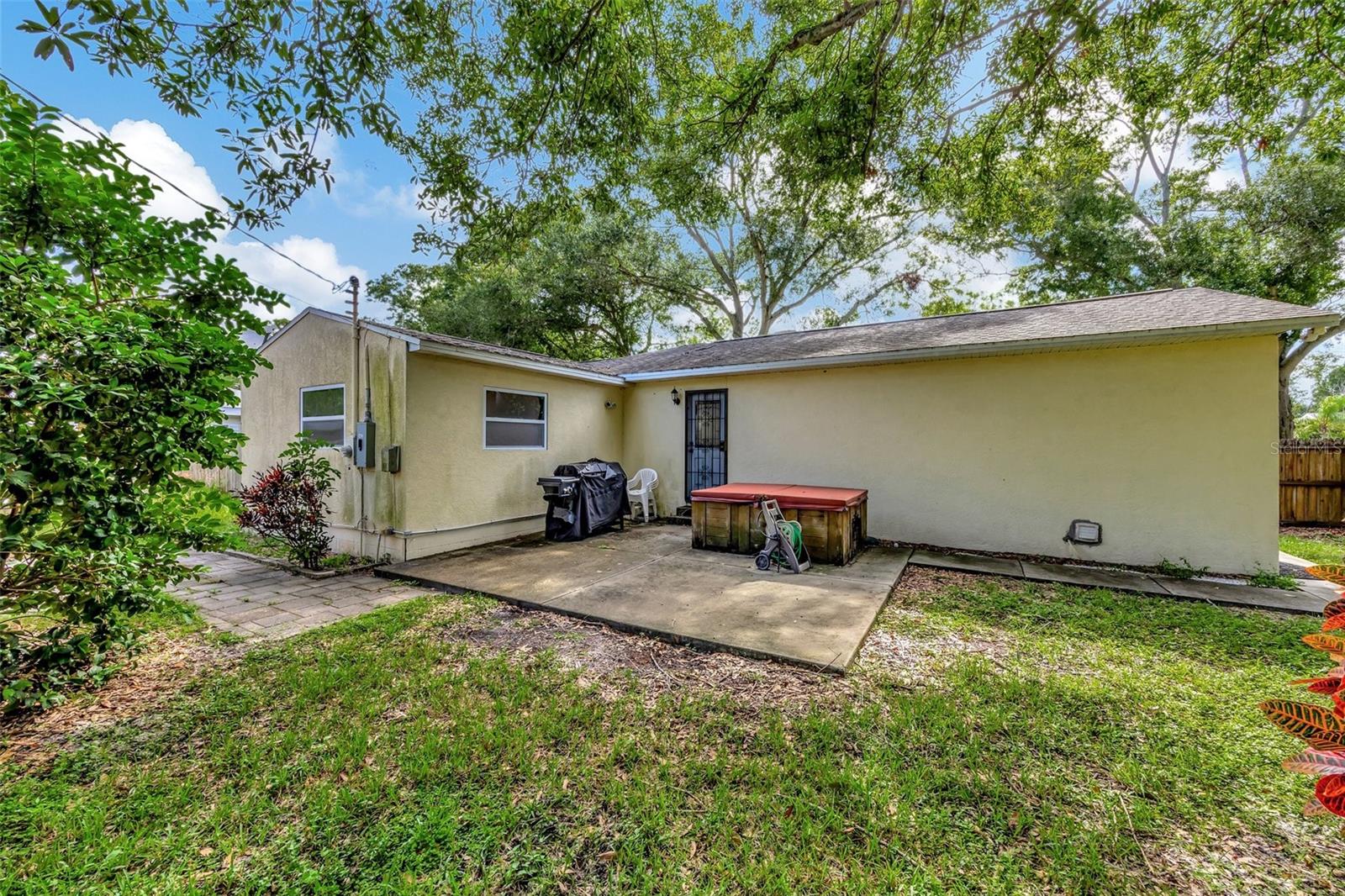 Image 19 of 20 For 1524 Essex Drive N