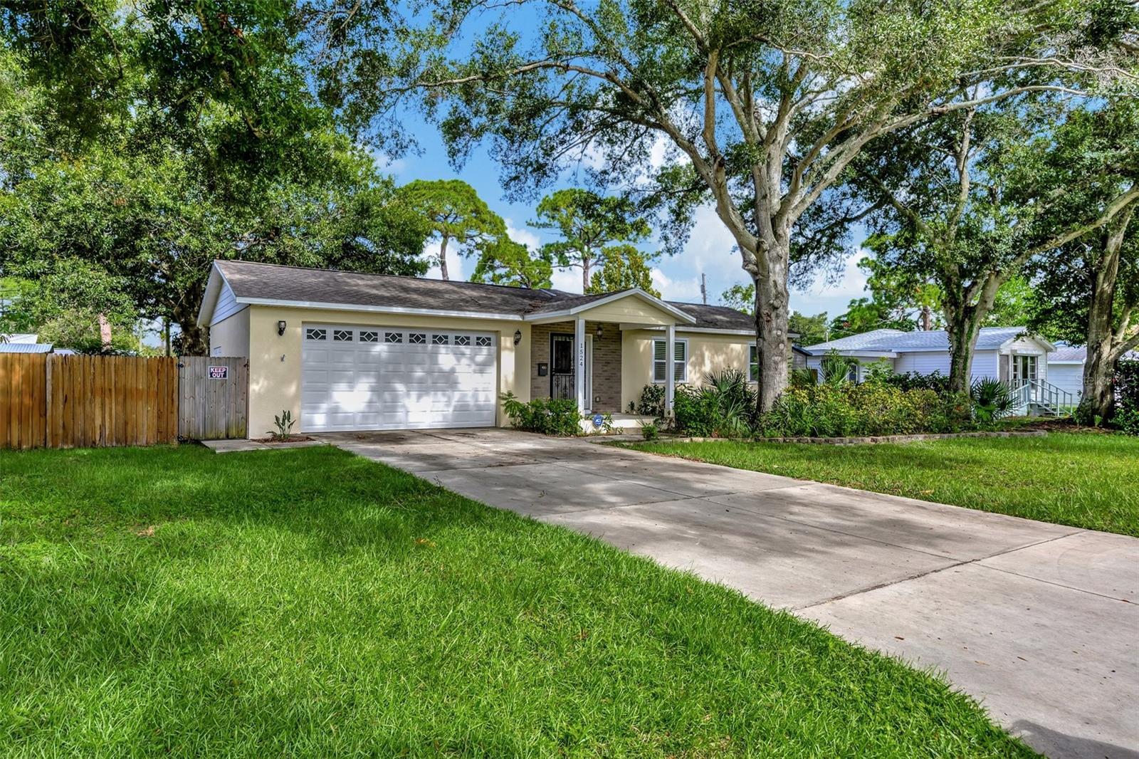 Image 2 of 20 For 1524 Essex Drive N