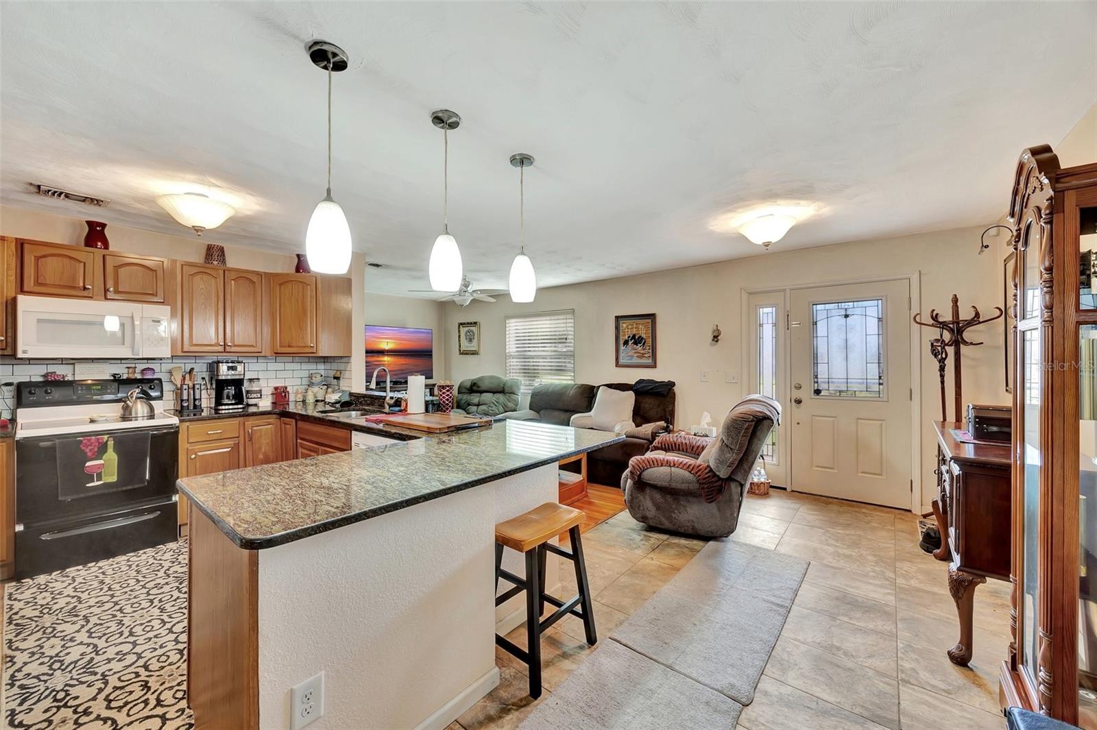 Image 4 of 20 For 1524 Essex Drive N
