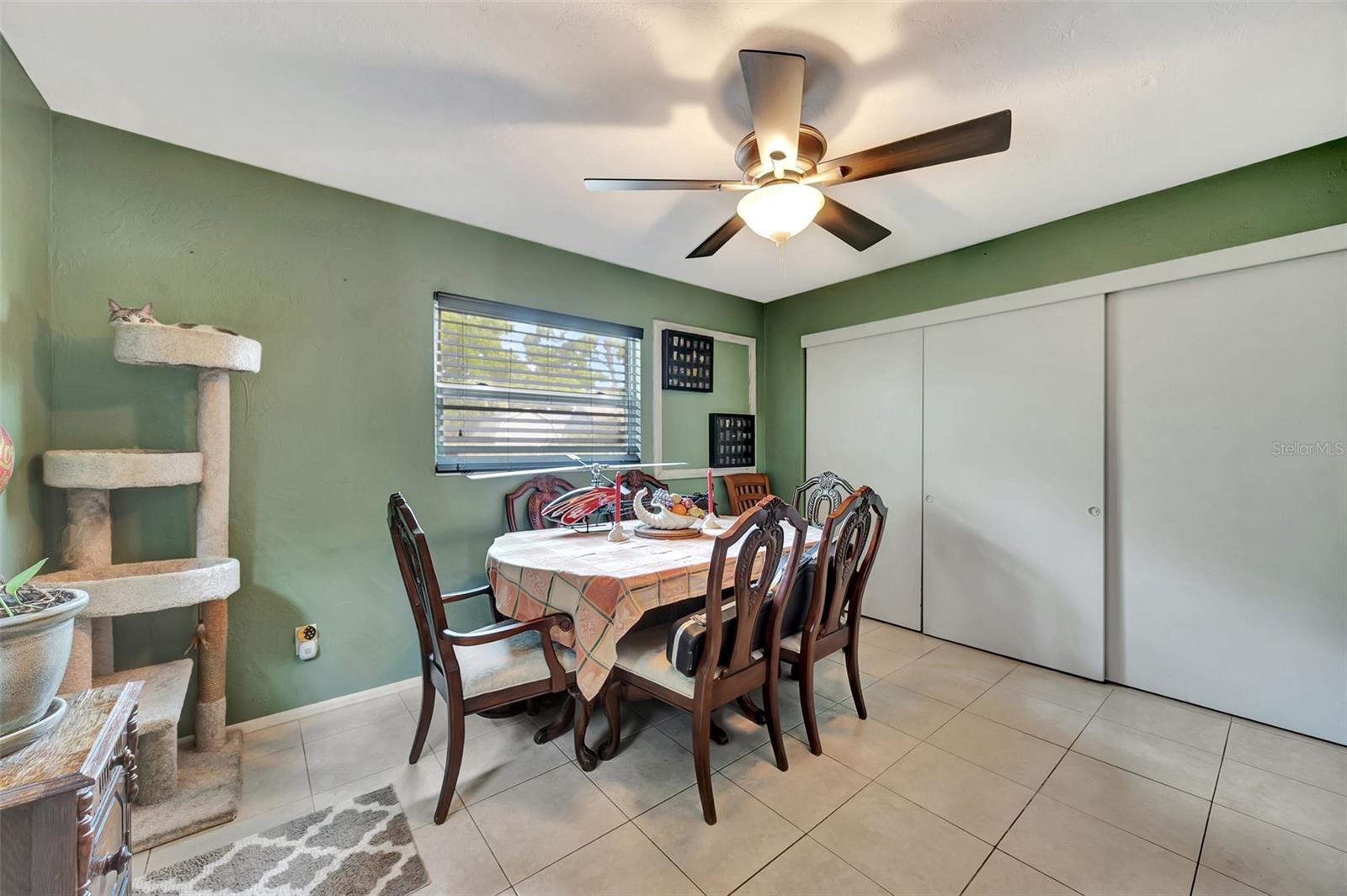 Image 9 of 20 For 1524 Essex Drive N