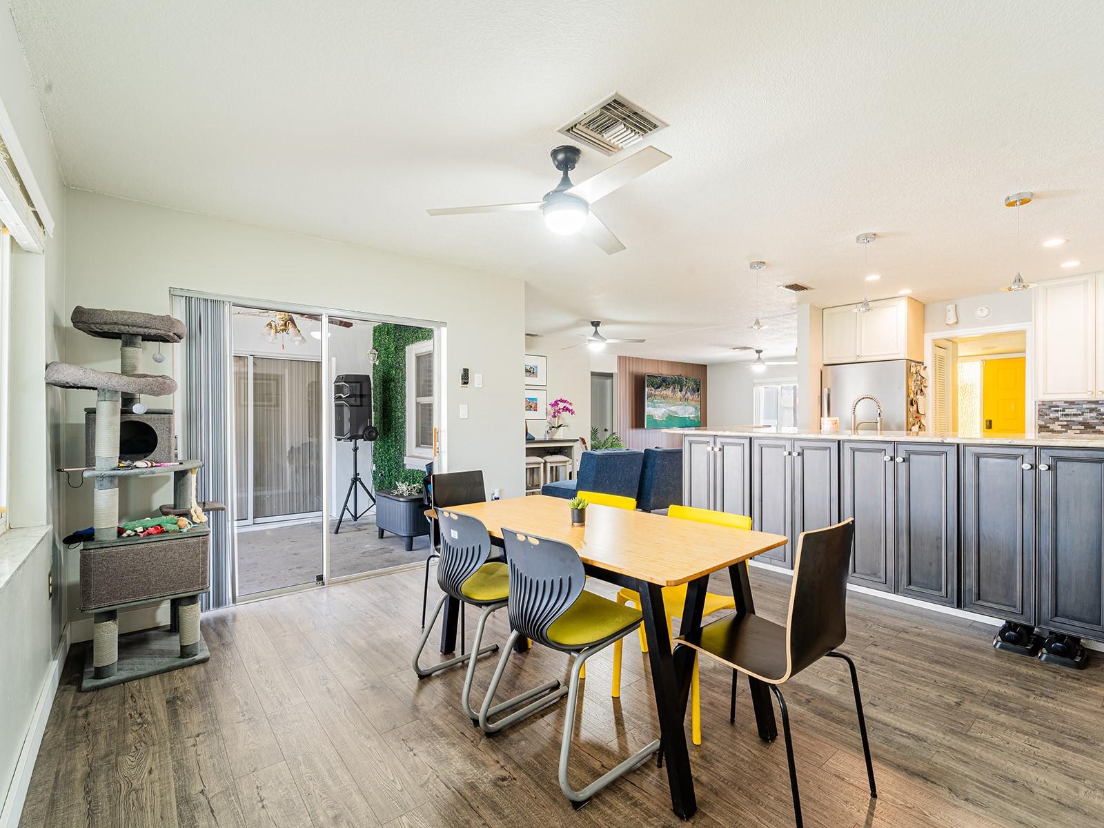 Listing photo id 8 for 7131 Vista Way