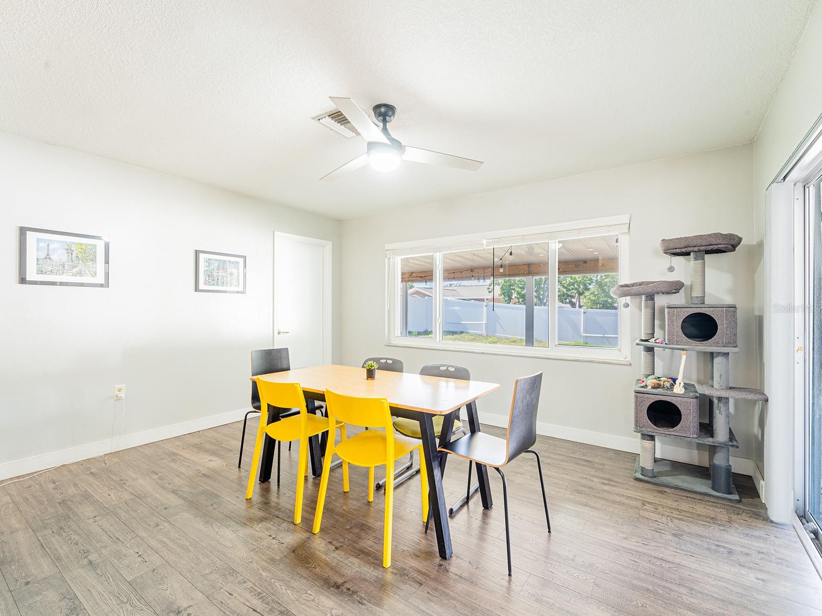 Listing photo id 9 for 7131 Vista Way