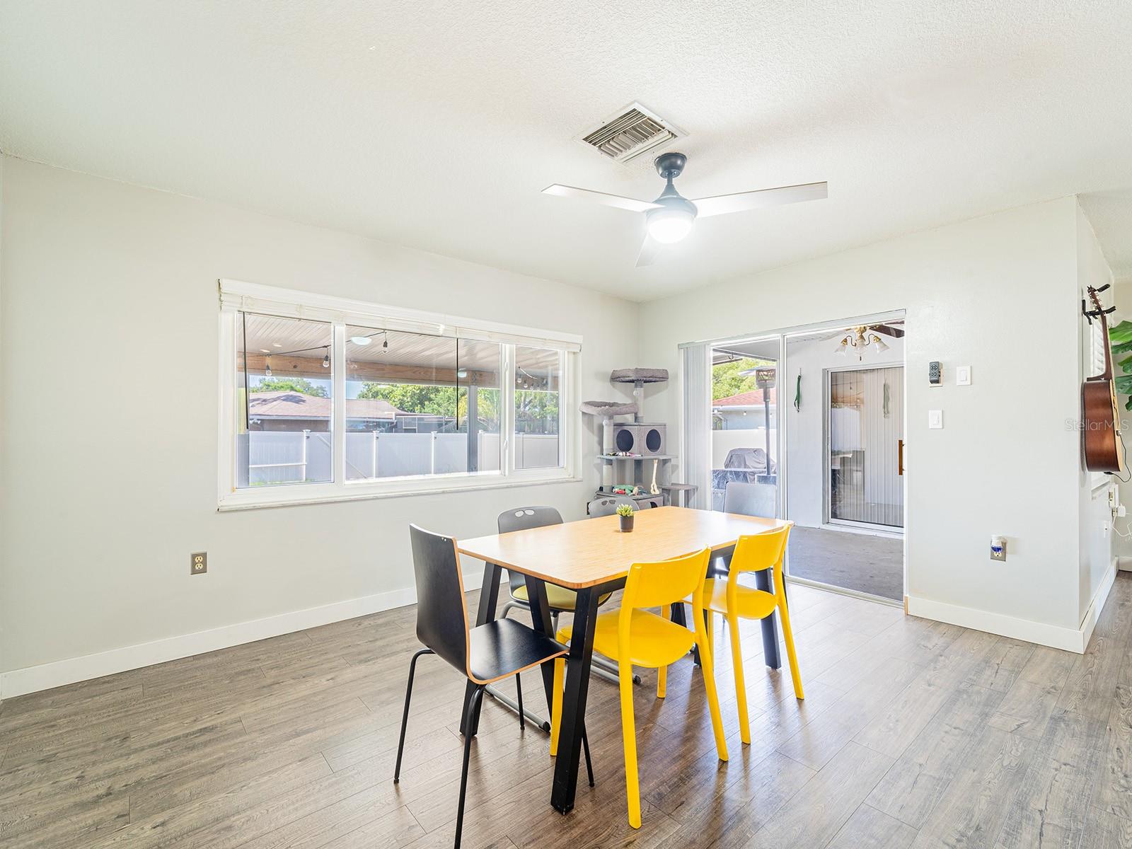 Listing photo id 10 for 7131 Vista Way