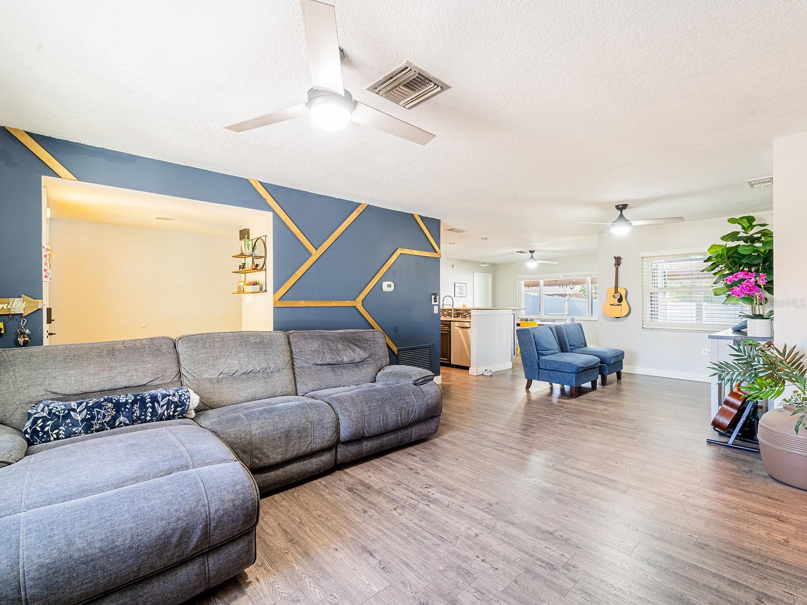 Listing photo id 11 for 7131 Vista Way