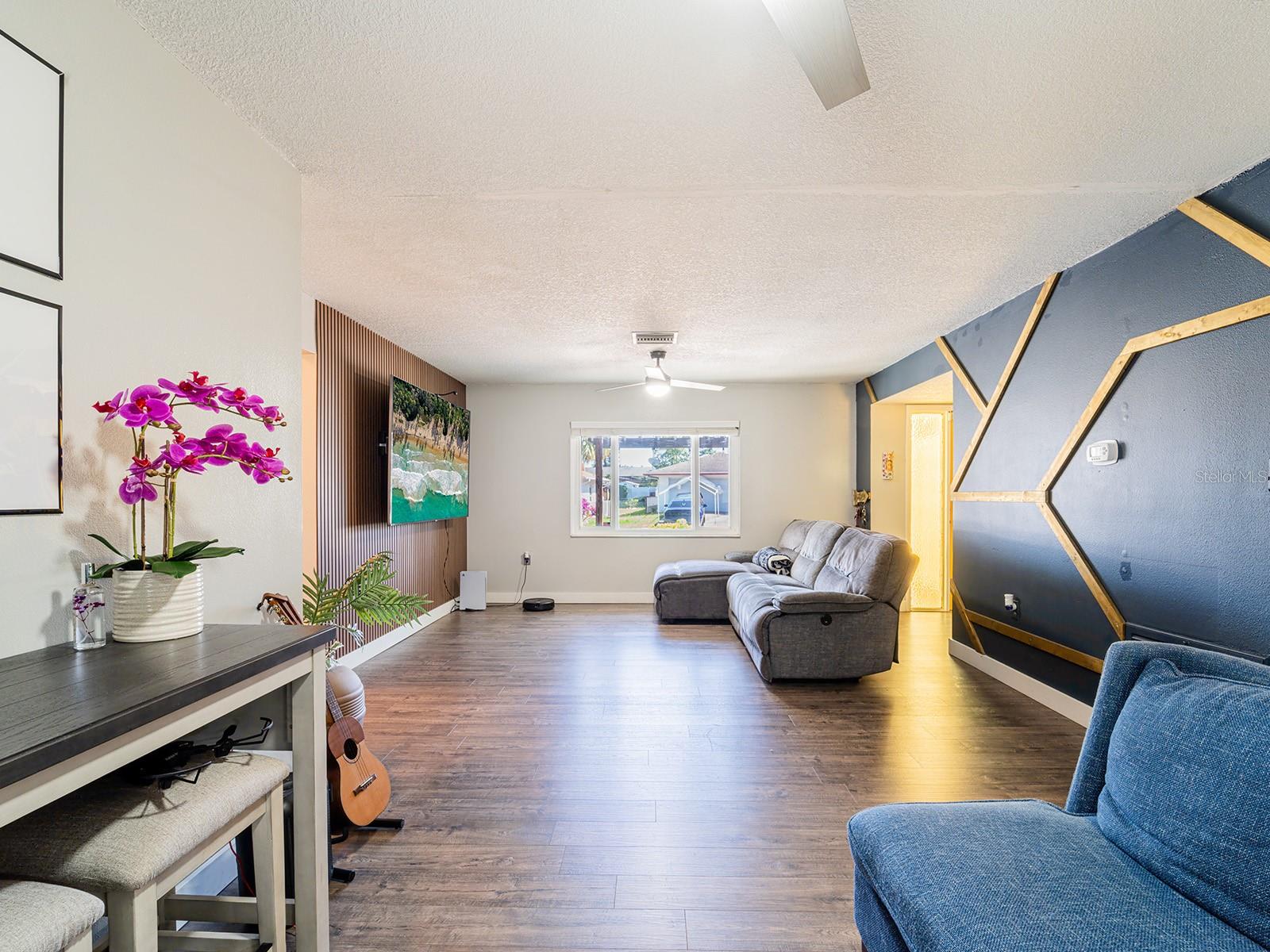 Listing photo id 12 for 7131 Vista Way