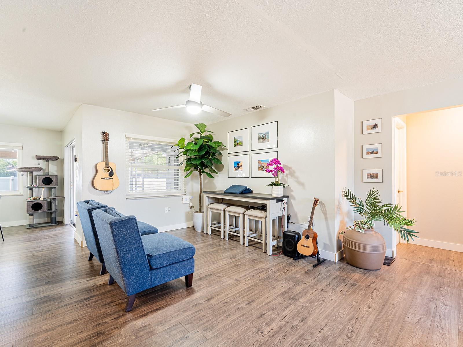 Listing photo id 13 for 7131 Vista Way