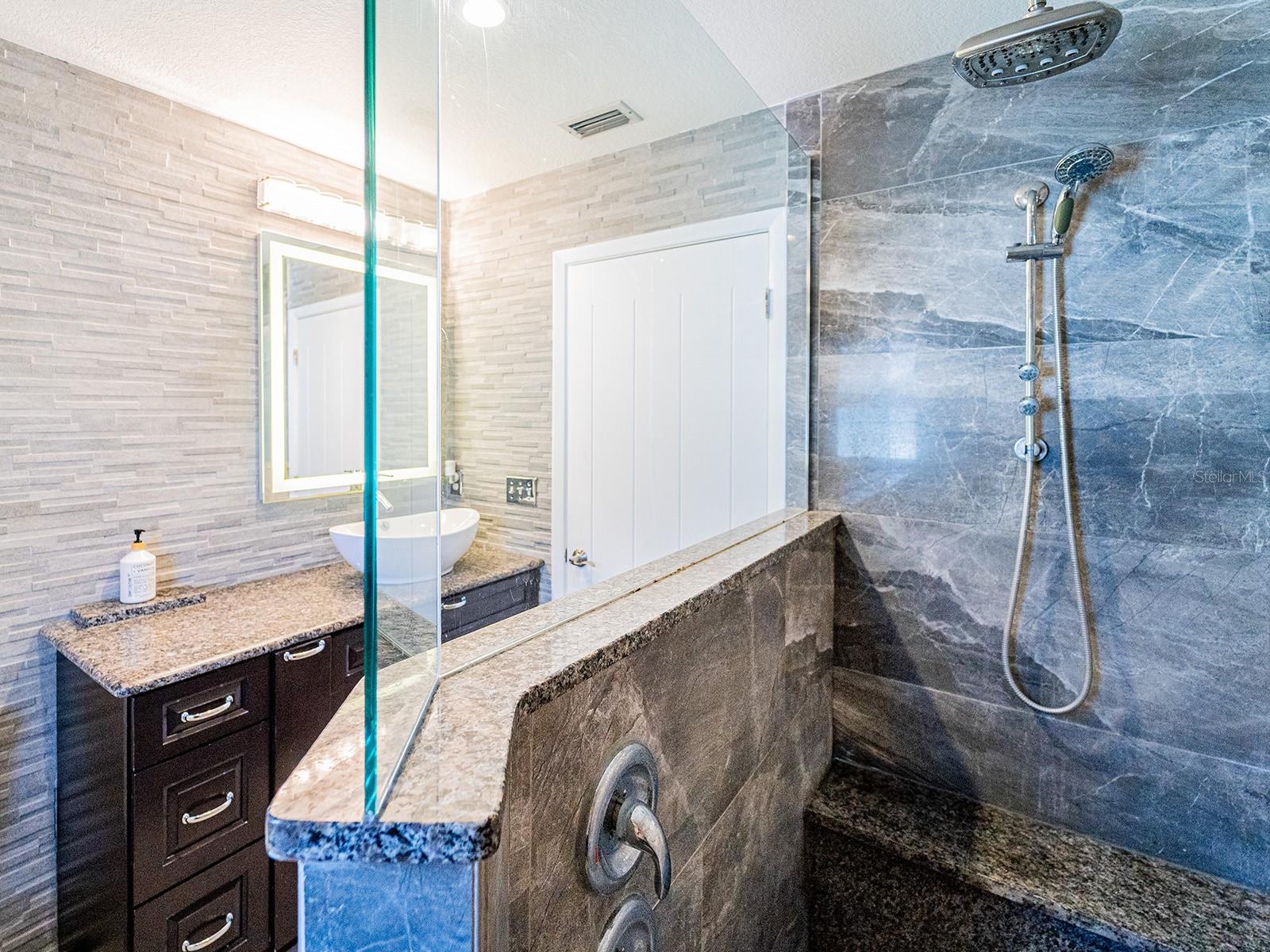 Listing photo id 20 for 7131 Vista Way