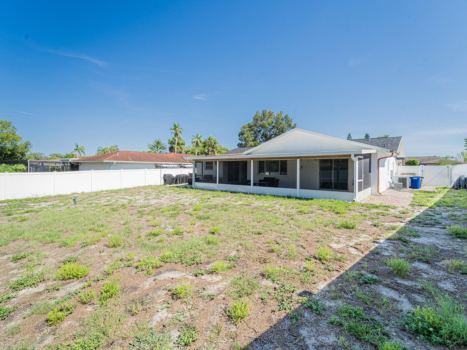 Listing photo id 34 for 7131 Vista Way