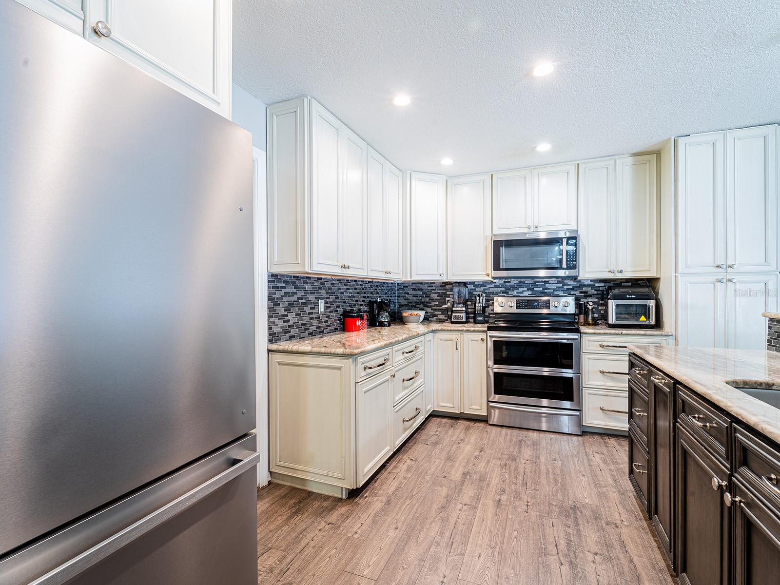 Listing photo id 4 for 7131 Vista Way