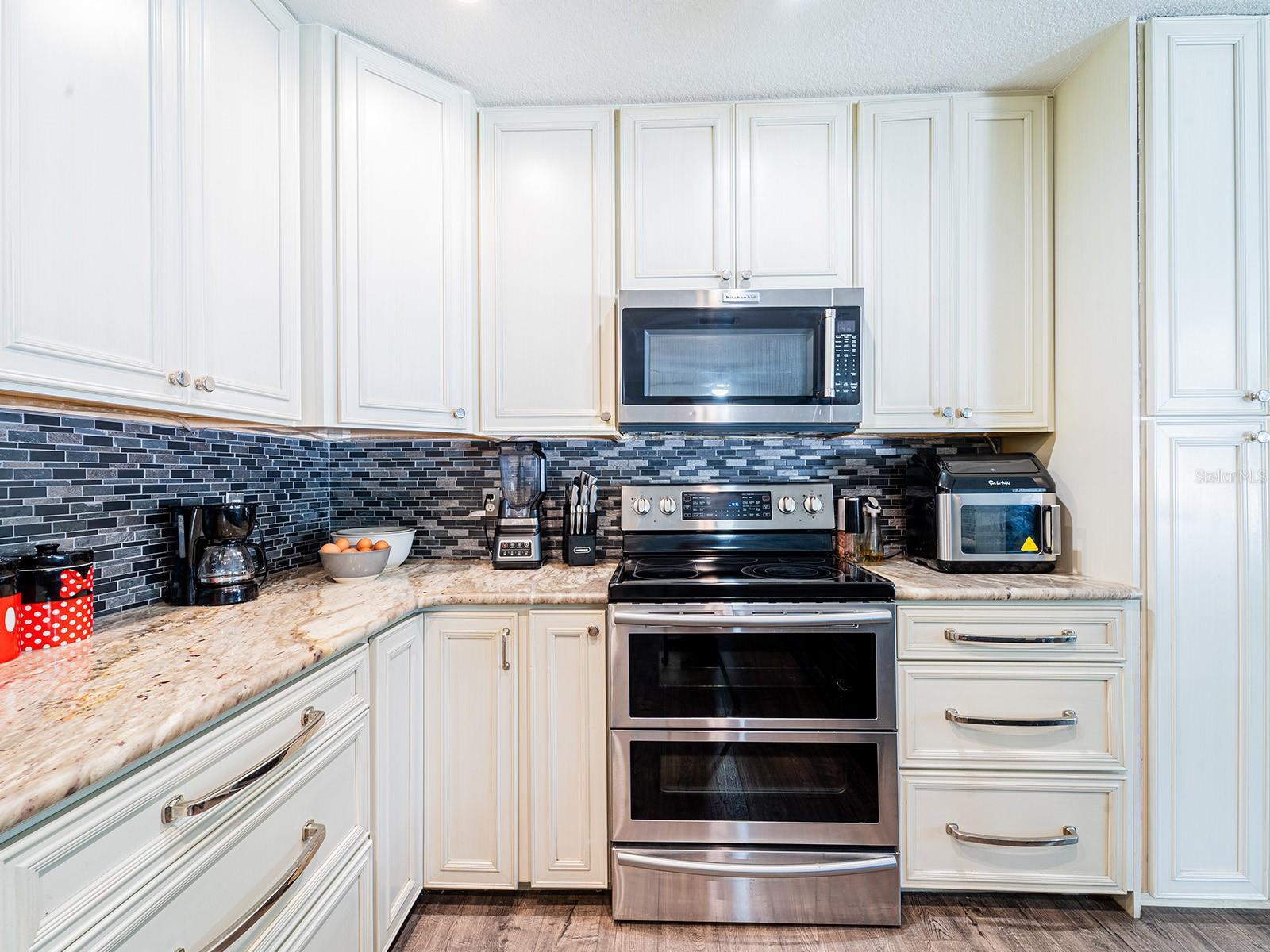 Listing photo id 5 for 7131 Vista Way