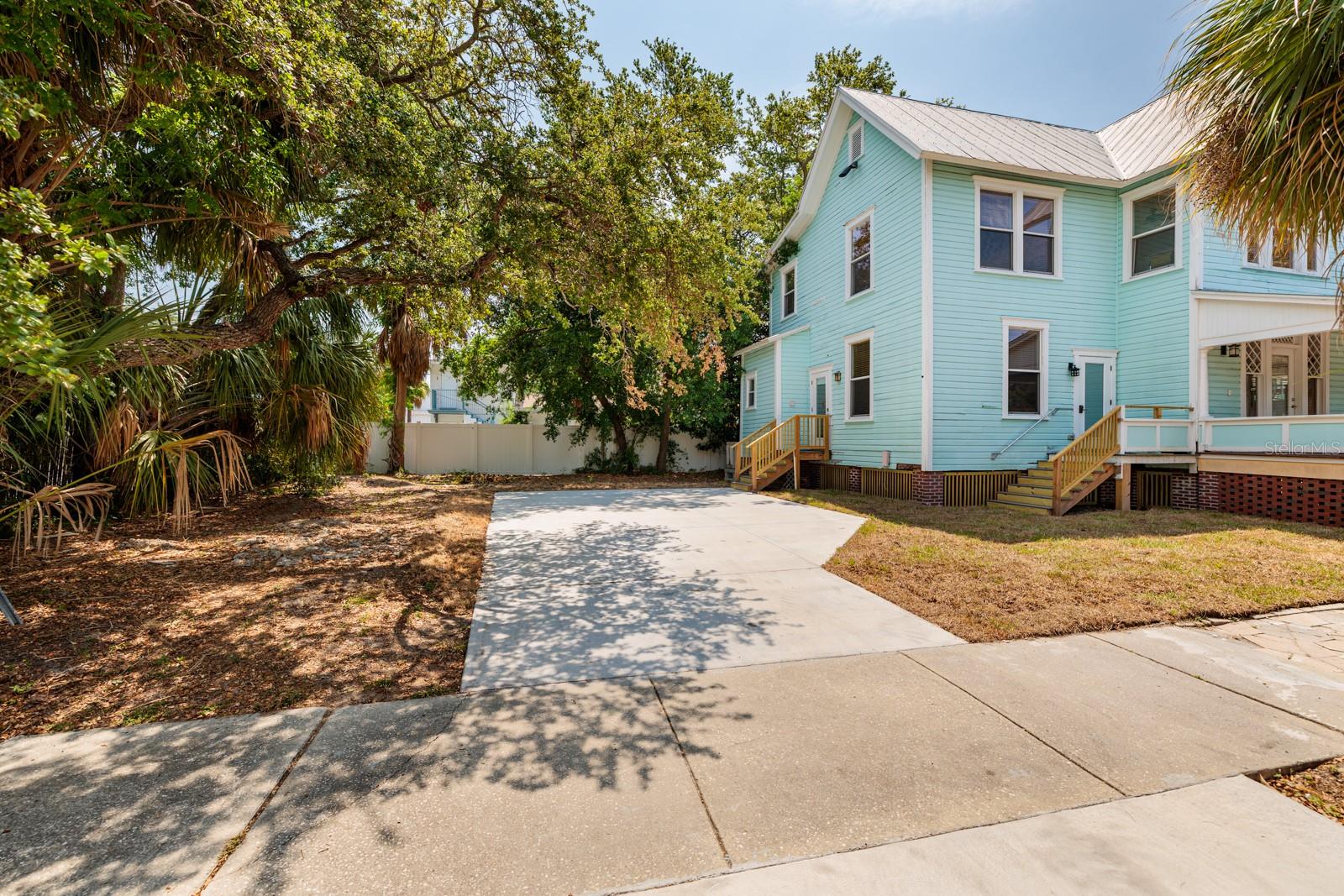 Image 40 of 54 For 457 8th Avenue N