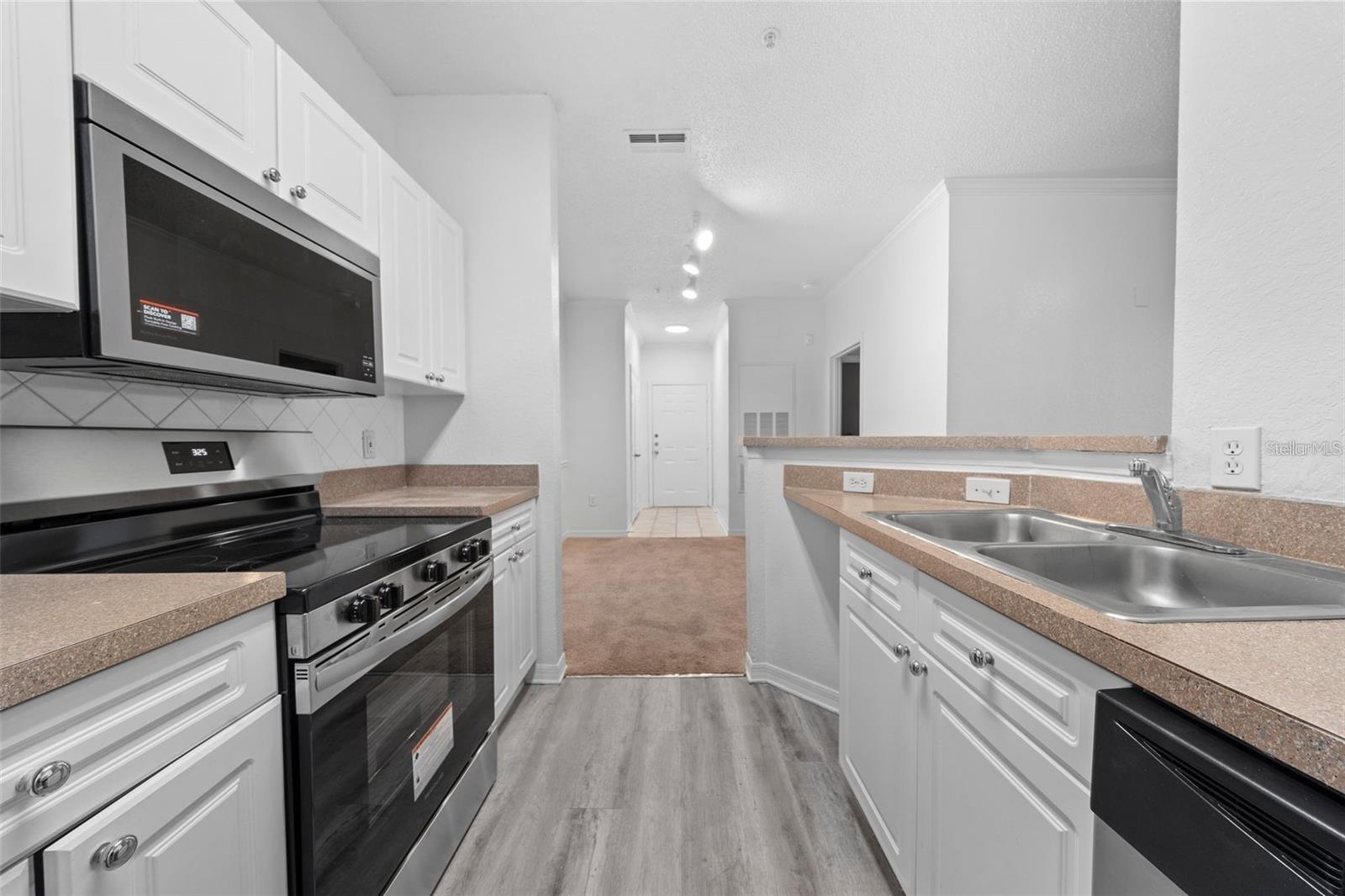 Listing Details for 18001 Richmond Place Drive 511, TAMPA, FL 33647
