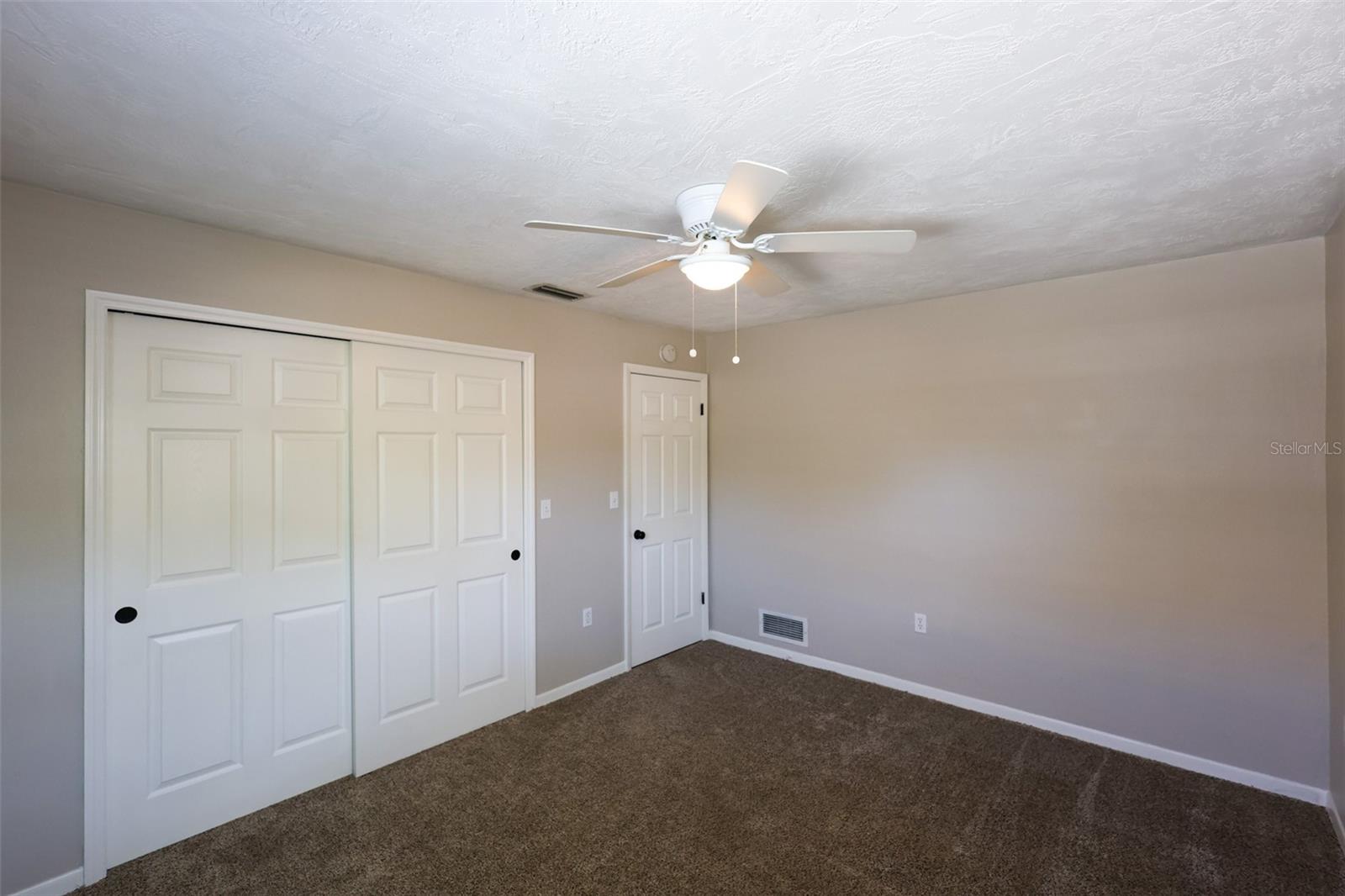 Listing photo id 15 for 220 Talley Drive