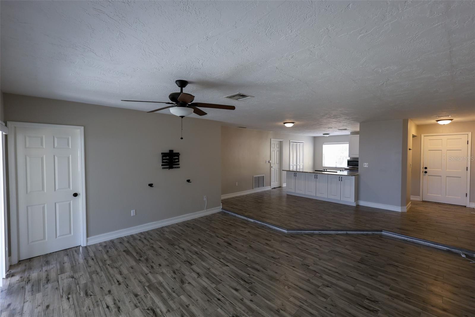 Listing photo id 0 for 220 Talley Drive
