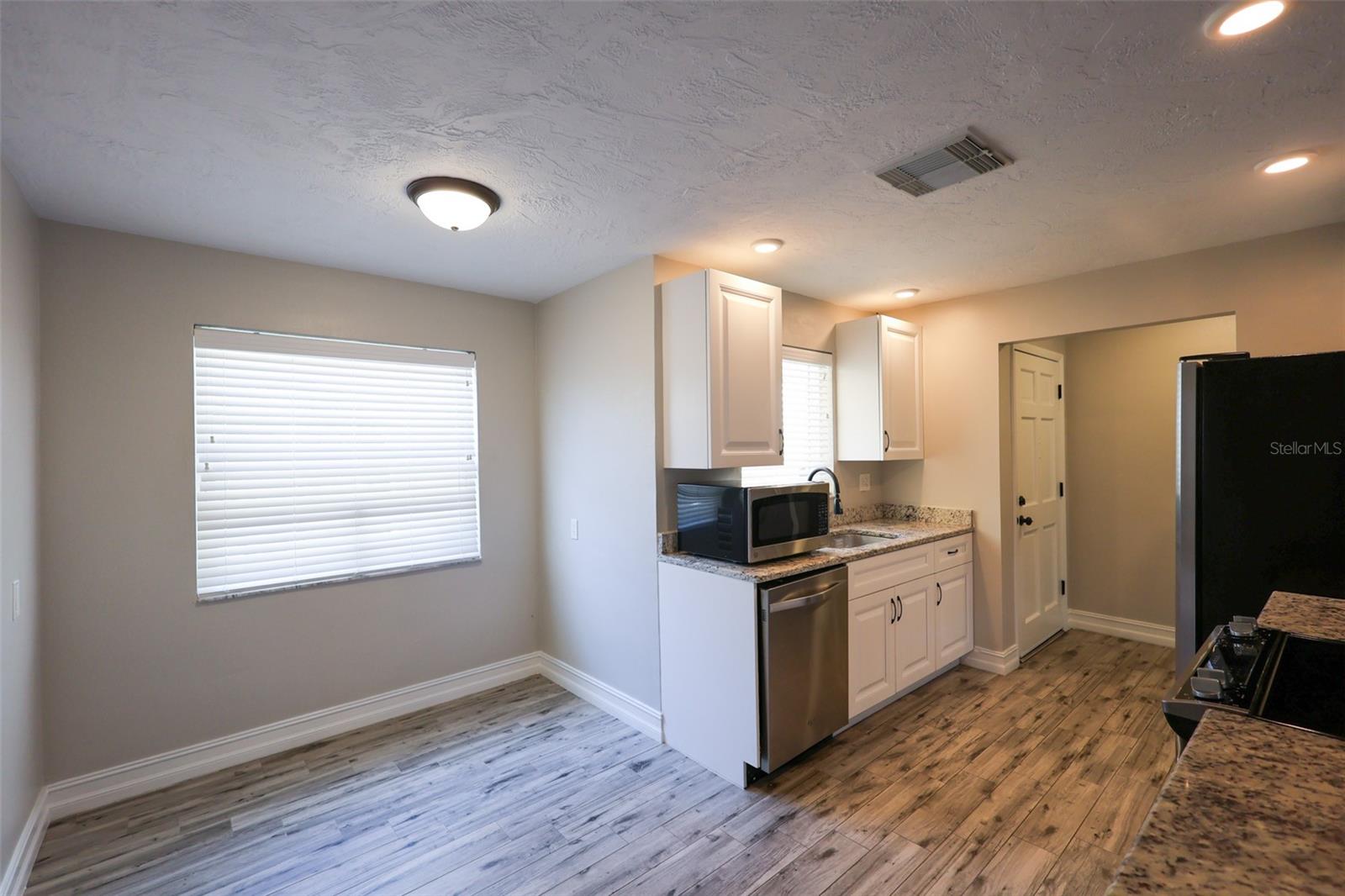 Listing photo id 4 for 220 Talley Drive