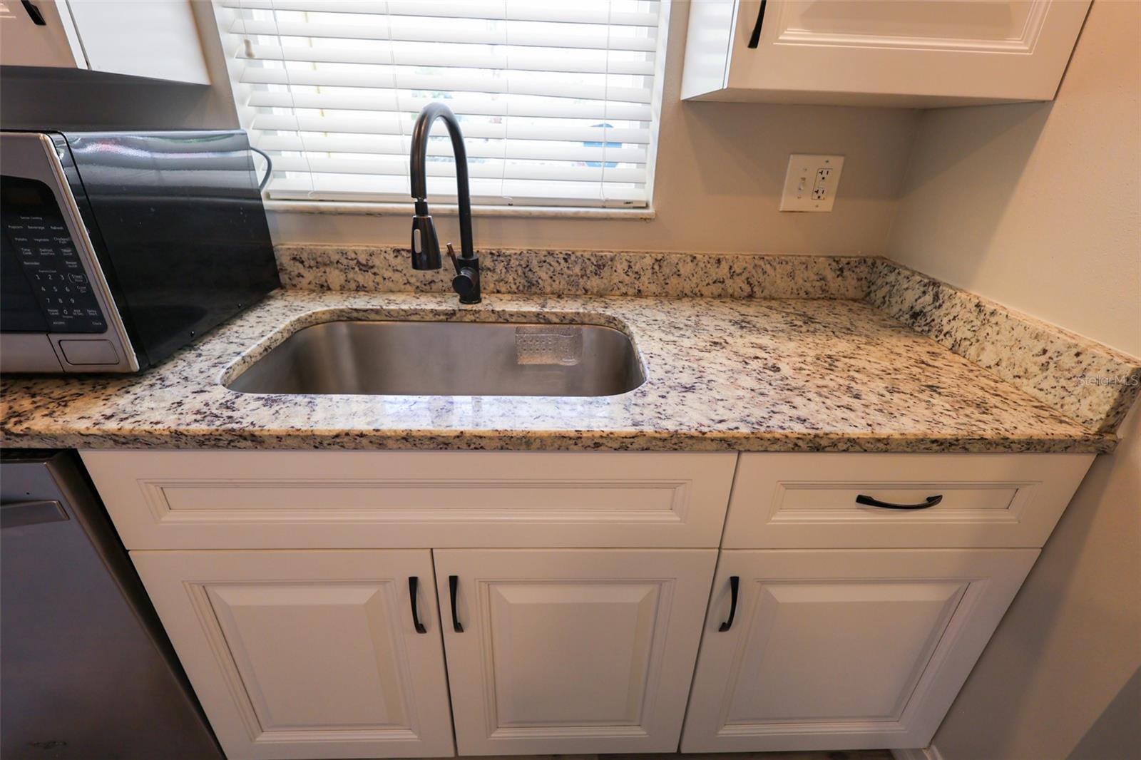 Listing photo id 5 for 220 Talley Drive