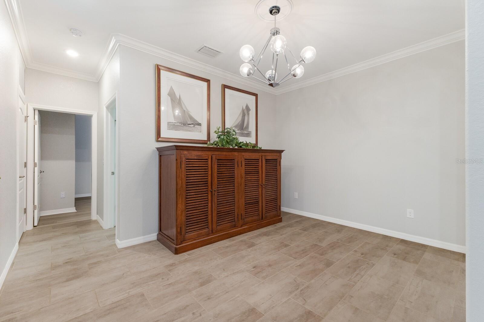 Image 31 of 47 For 706 Acacia Court