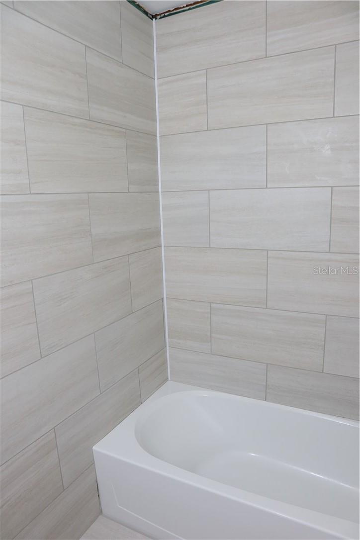 Image 12 of 19 For 6262 142nd Avenue N 1009
