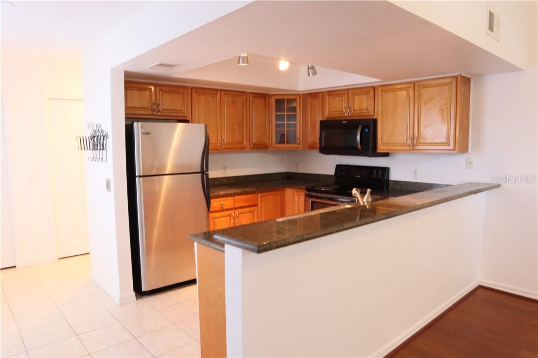 Image 3 of 19 For 6262 142nd Avenue N 1009