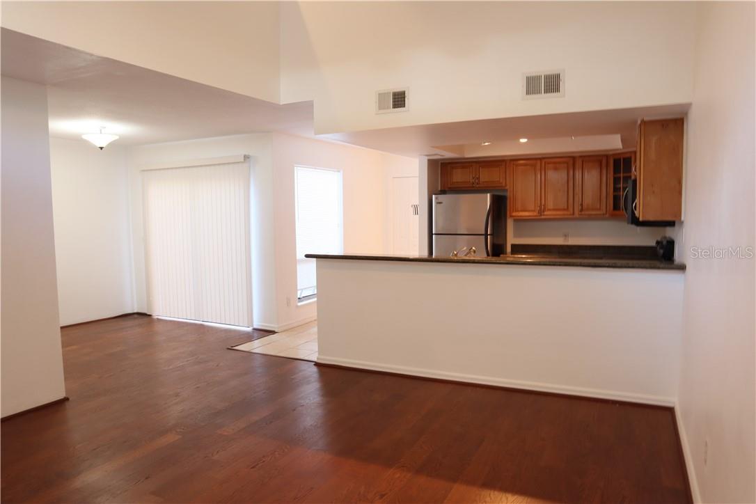 Image 5 of 19 For 6262 142nd Avenue N 1009